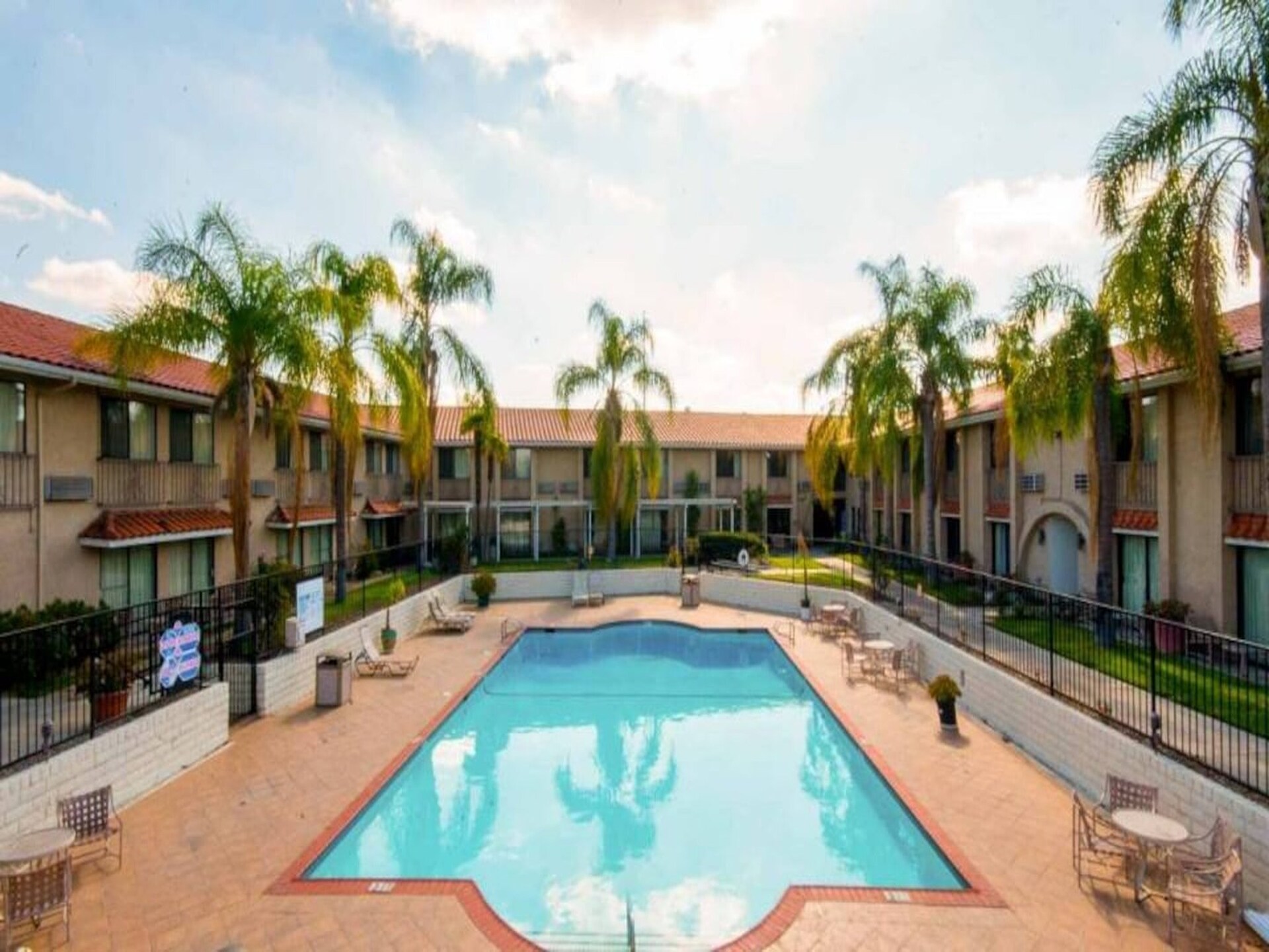 Comfortabele studio met kingsize bed en zwembad bij Anaheim Hills - foto 37