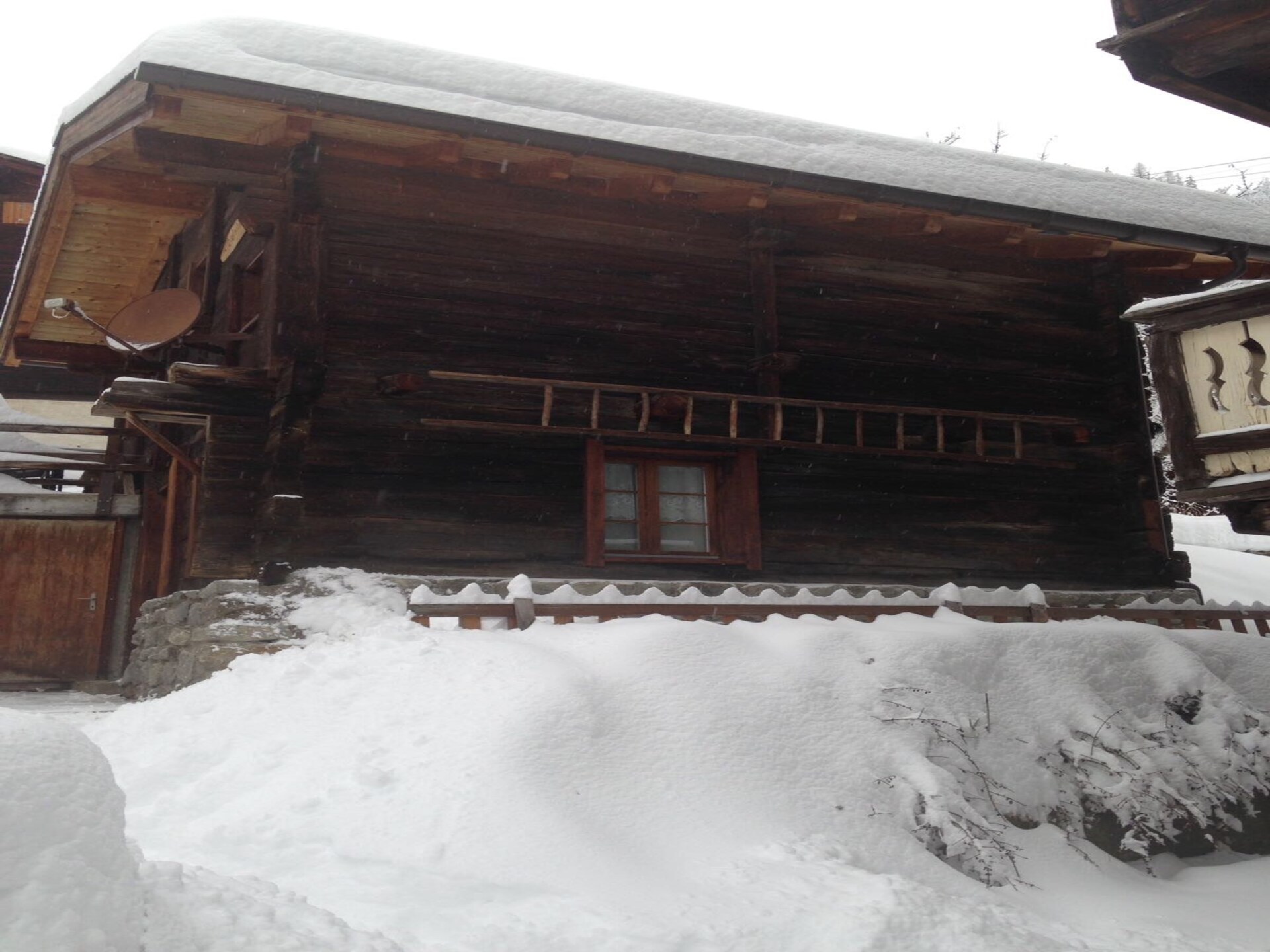 Rustiek houten chalet in Betten met panoramisch uitzicht op de Walliser bergen - foto 29