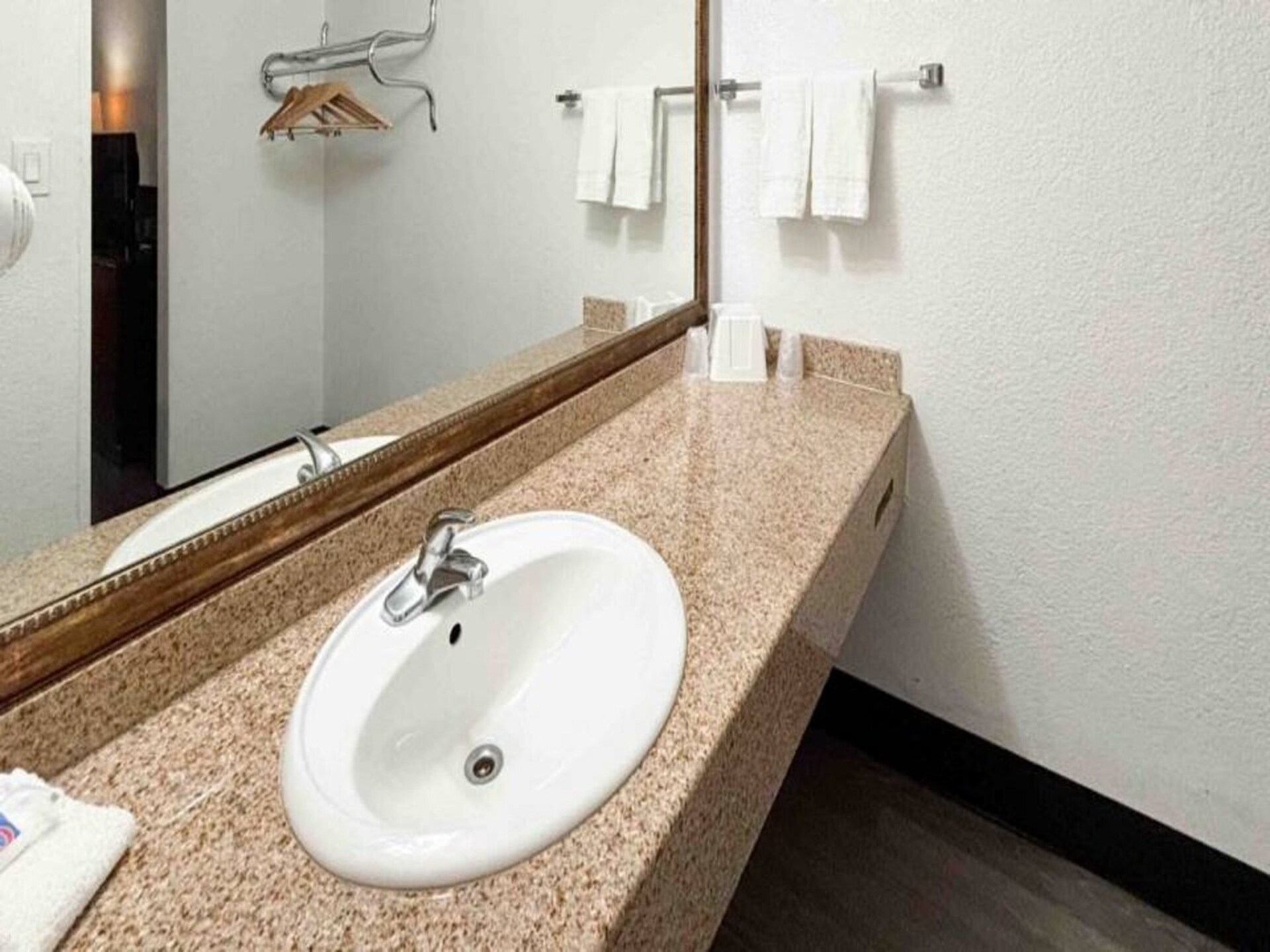 Knus appartement in Mesa met koningsbed, ideaal voor twee - foto 3
