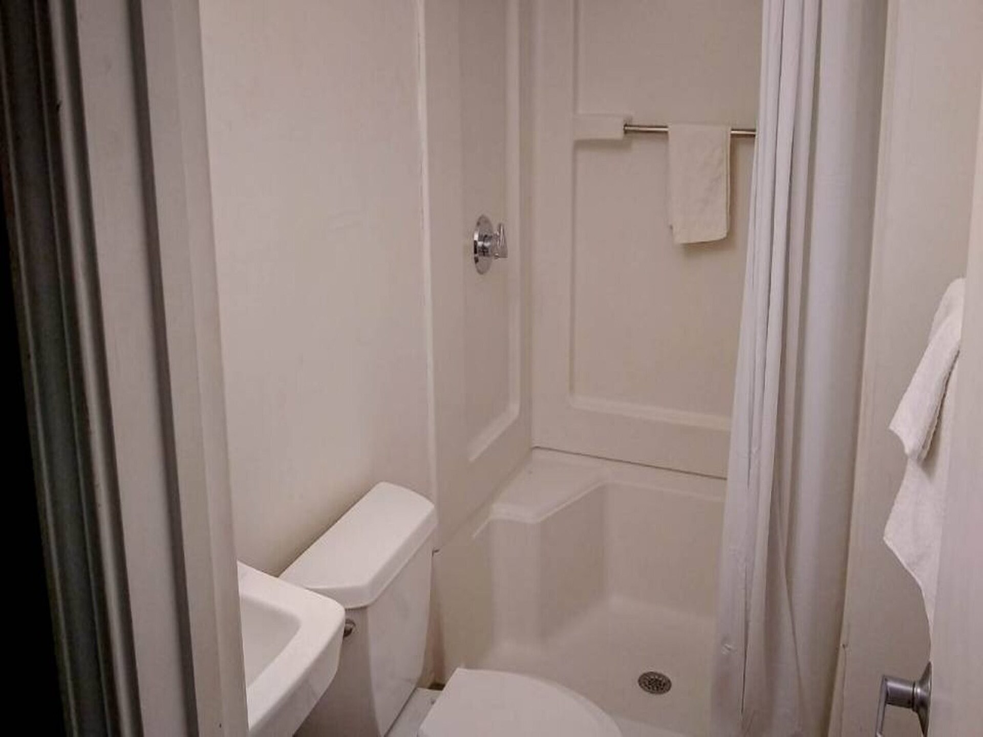 Ruime suite met kitchenette in Fayetteville – hondvriendelijk en vlakbij Fort Bragg - foto 9