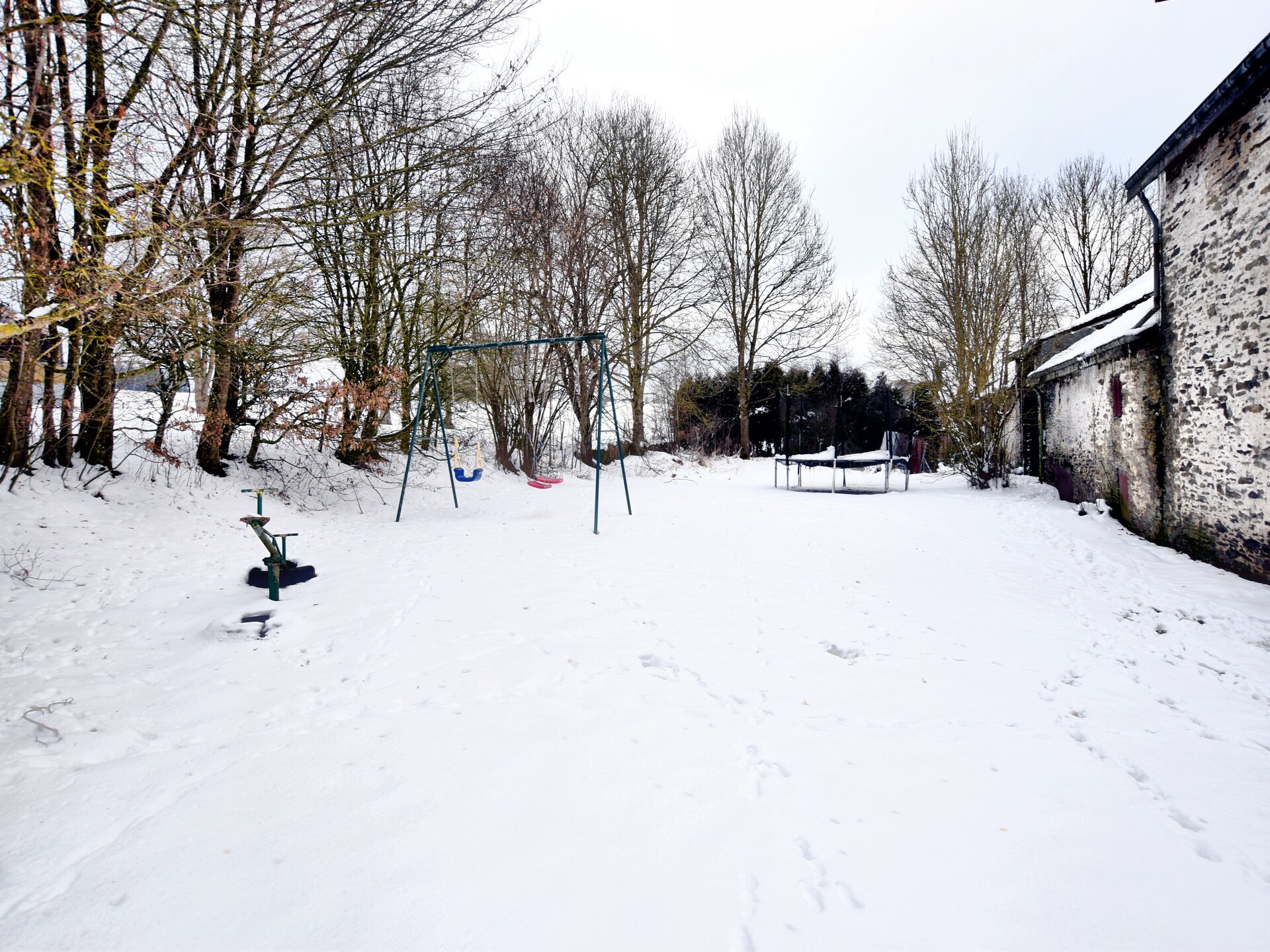Ruime 9-persoons boerderij in Tenneville met houtkachels en speelruimte - foto 25