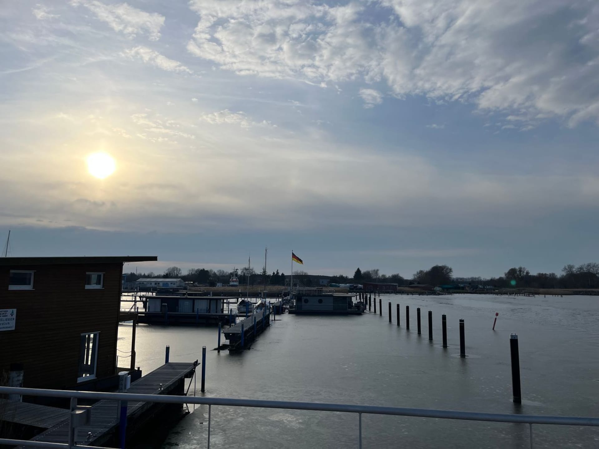Op 500 m van zee: Unieke woonboot voor 6 personen in centrum Barth · 44 m² - foto 20
