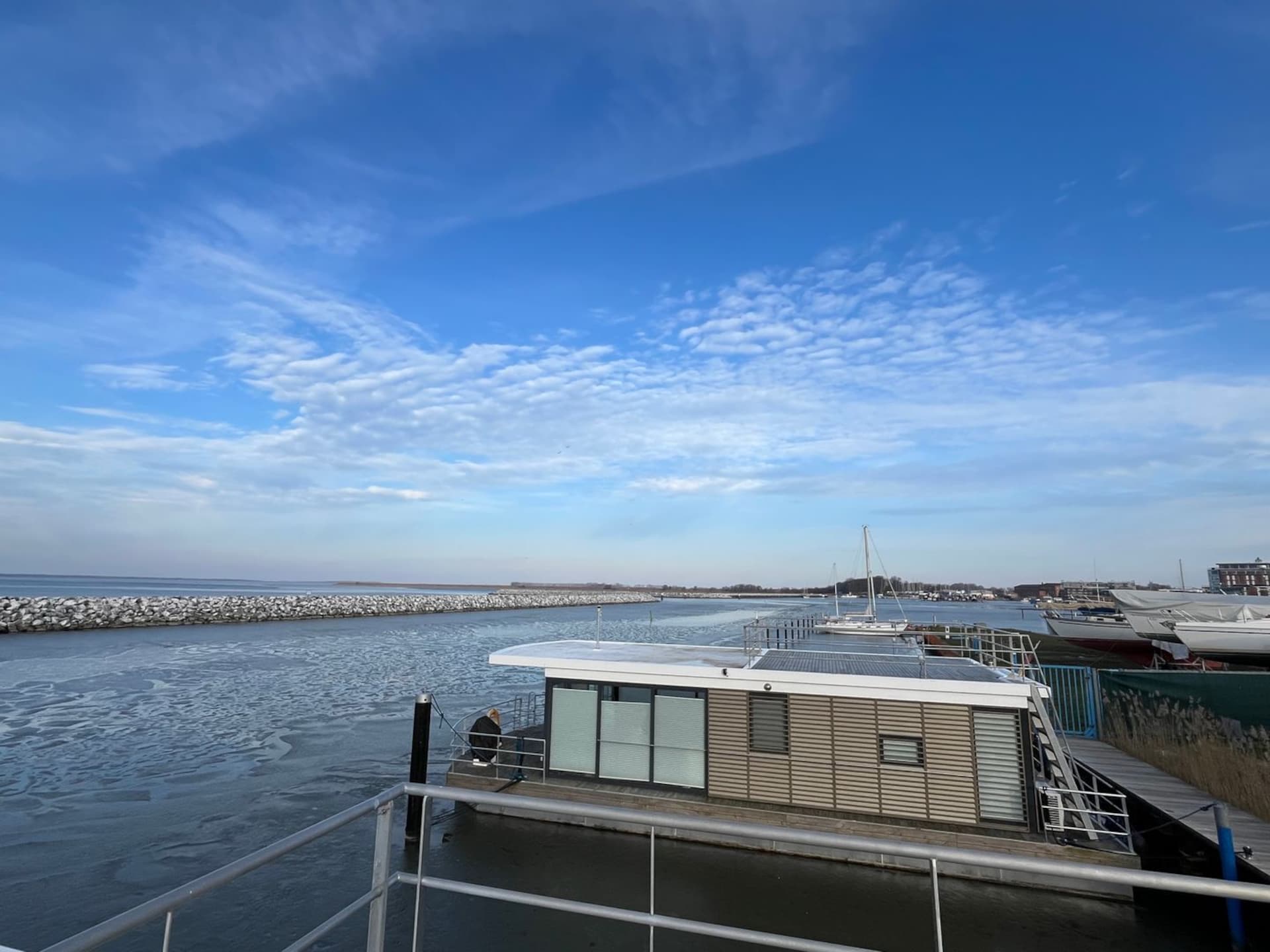 Op 500 m van zee: Unieke woonboot voor 6 personen in centrum Barth · 44 m² - foto 18