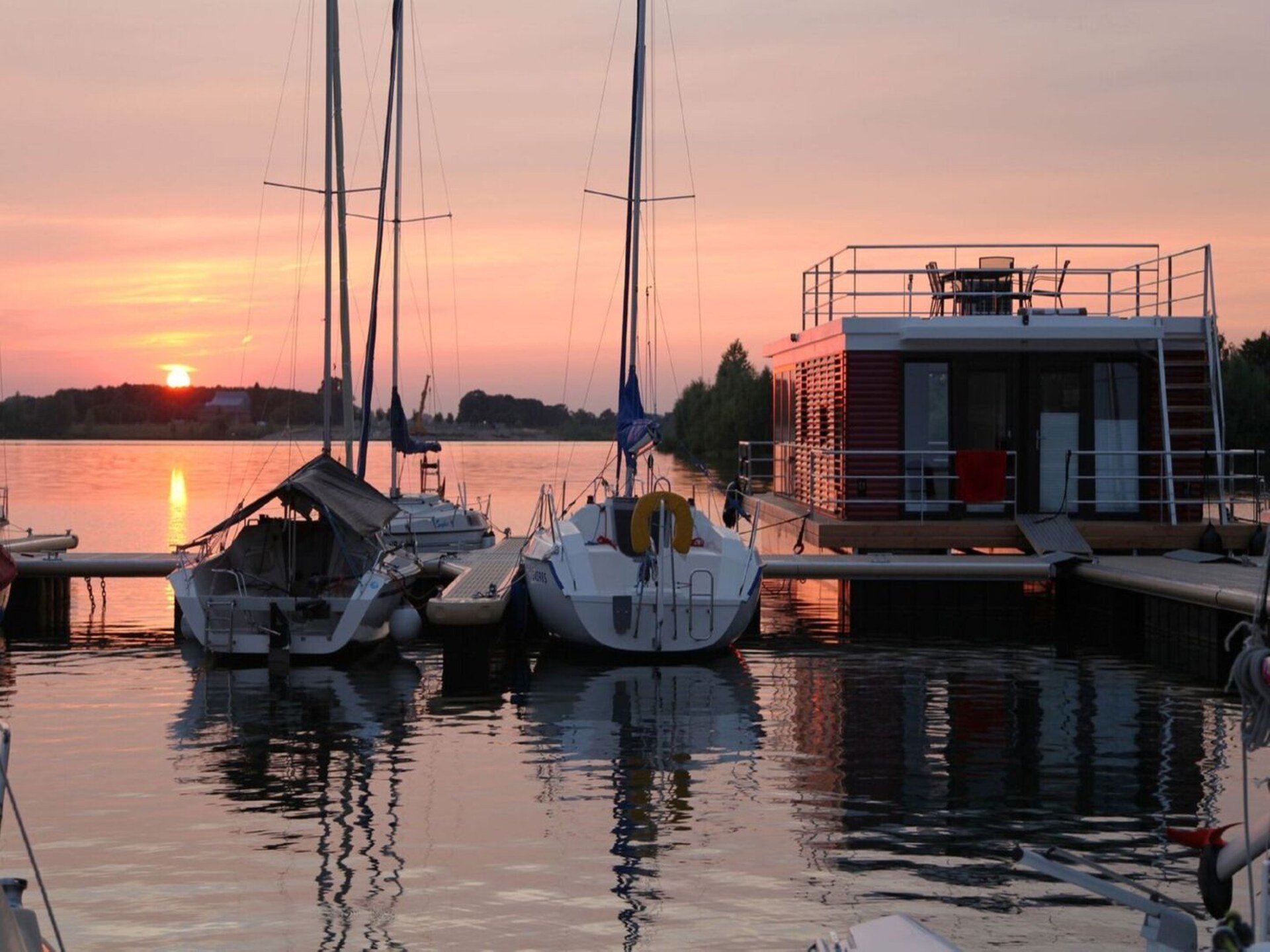 Op 500 m van zee: Unieke woonboot voor 6 personen in centrum Barth · 44 m² - foto 19