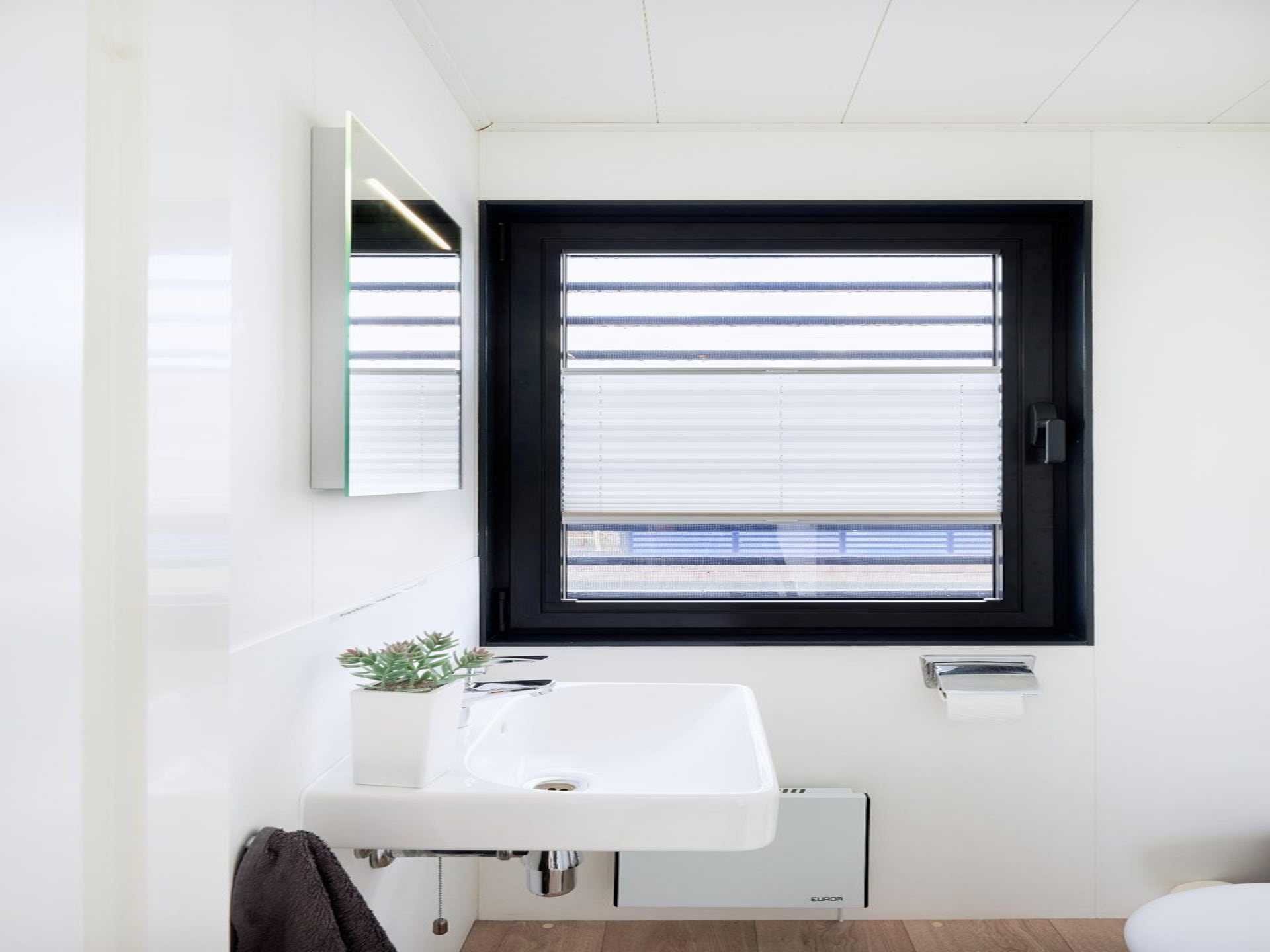 Op 500 m van zee: Unieke woonboot voor 6 personen in centrum Barth · 44 m² - foto 14