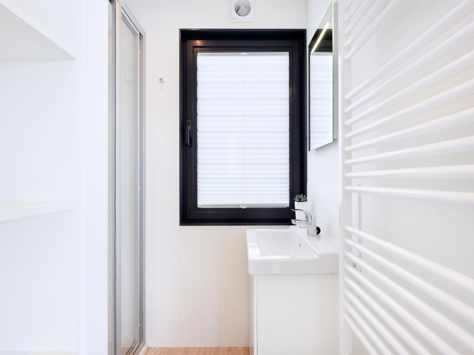 Op 500 m van zee: Unieke woonboot voor 6 personen in centrum Barth · 44 m² - foto 13