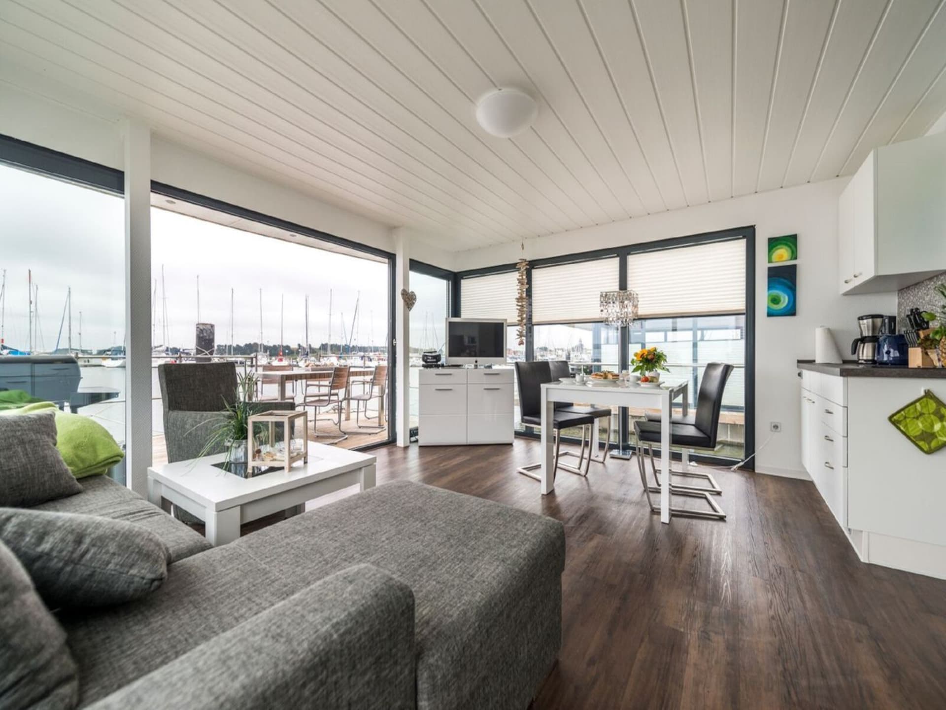 Op 500 m van zee: Unieke woonboot voor 6 personen in centrum Barth · 44 m² - foto 9