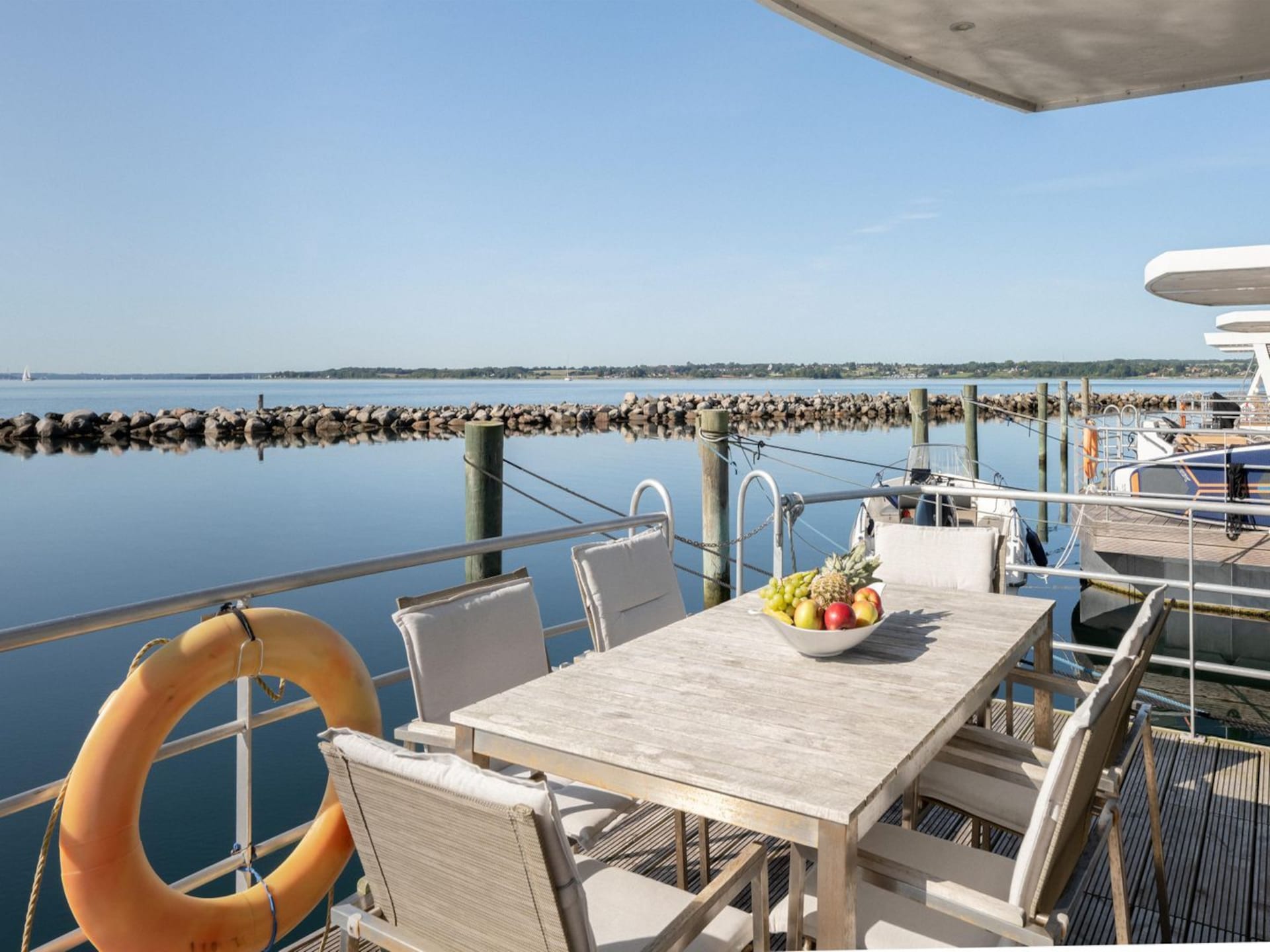 Op 500 m van zee: Unieke woonboot voor 6 personen in centrum Barth · 44 m² - foto 15