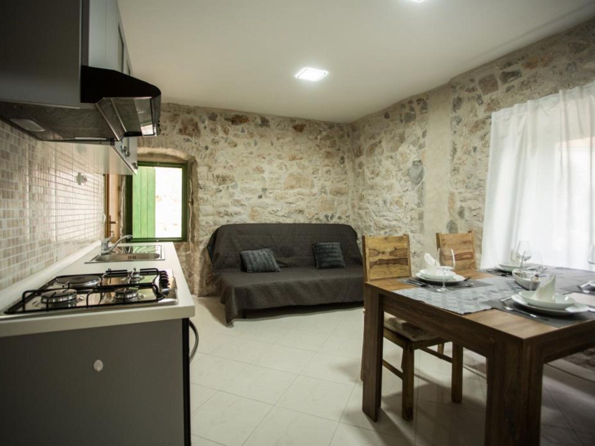 Authentiek stenen appartement in Murter, vlakbij strand en centrum - foto 2