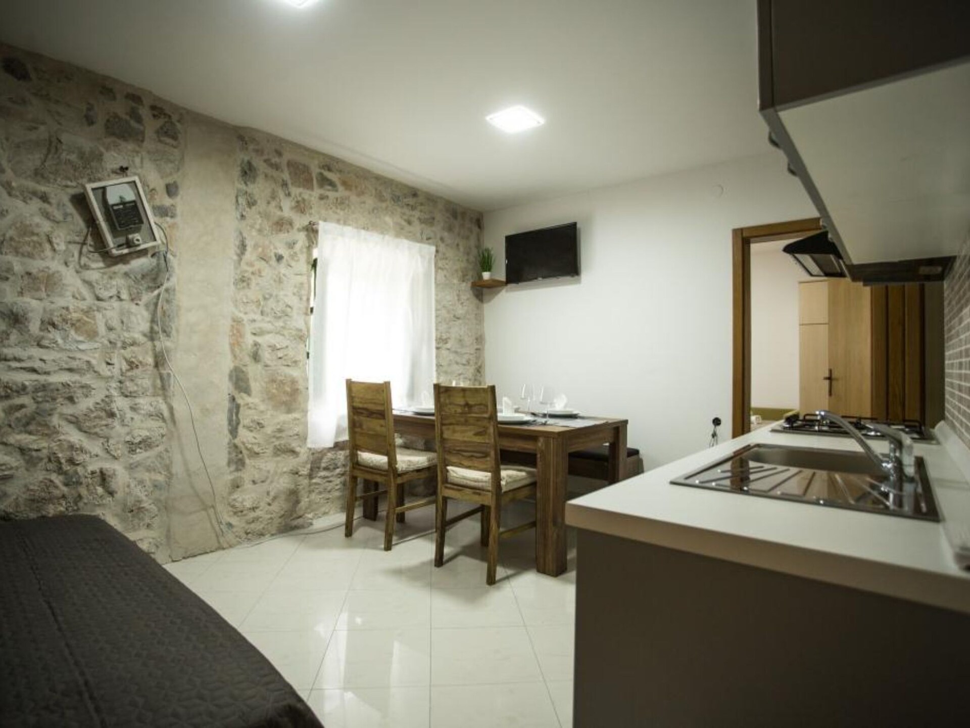 Authentiek stenen appartement in Murter, vlakbij strand en centrum - foto 3