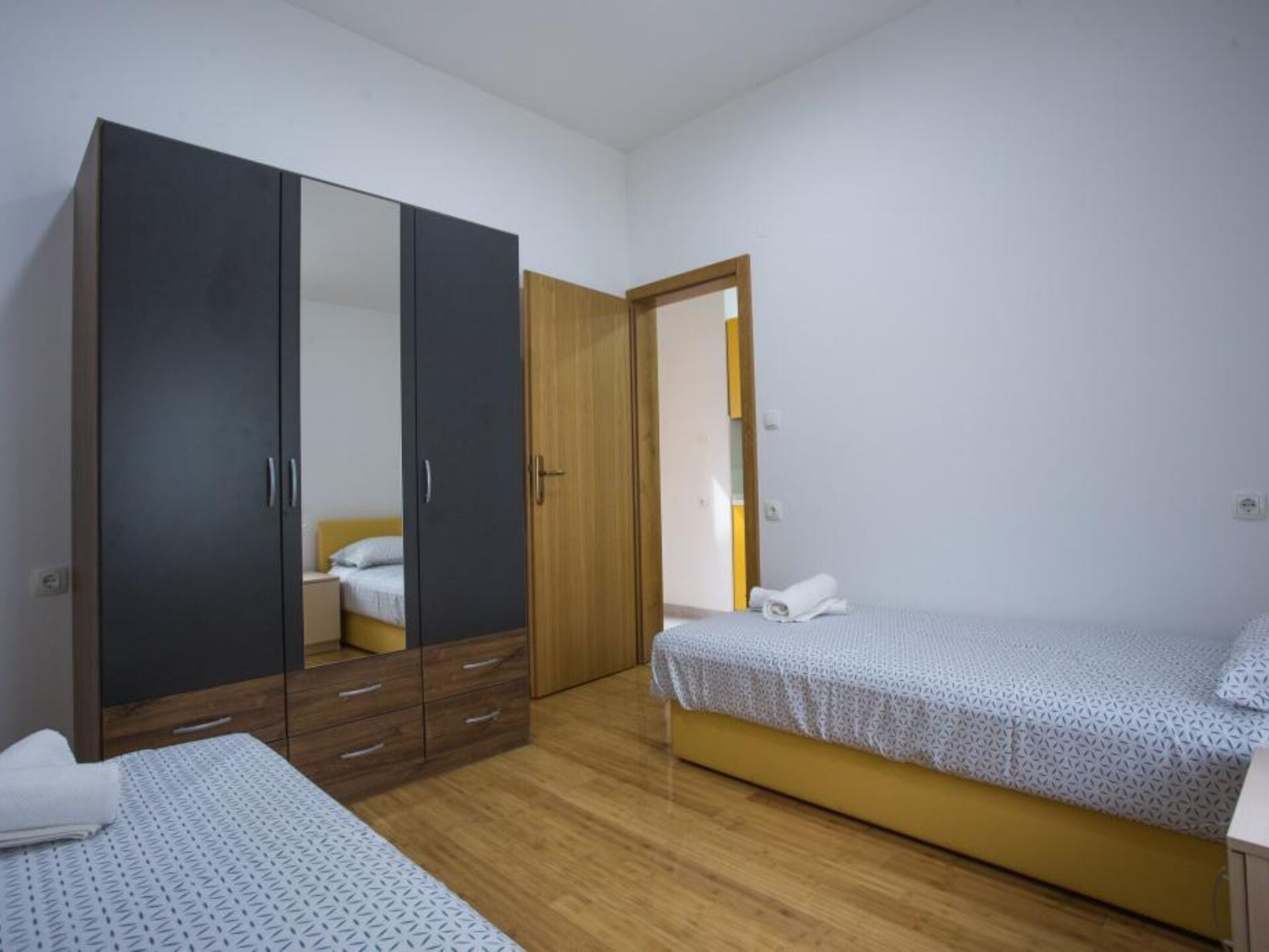 Op 900 m van zee: Rustiek appartement in Murter voor 4 personen - foto 4