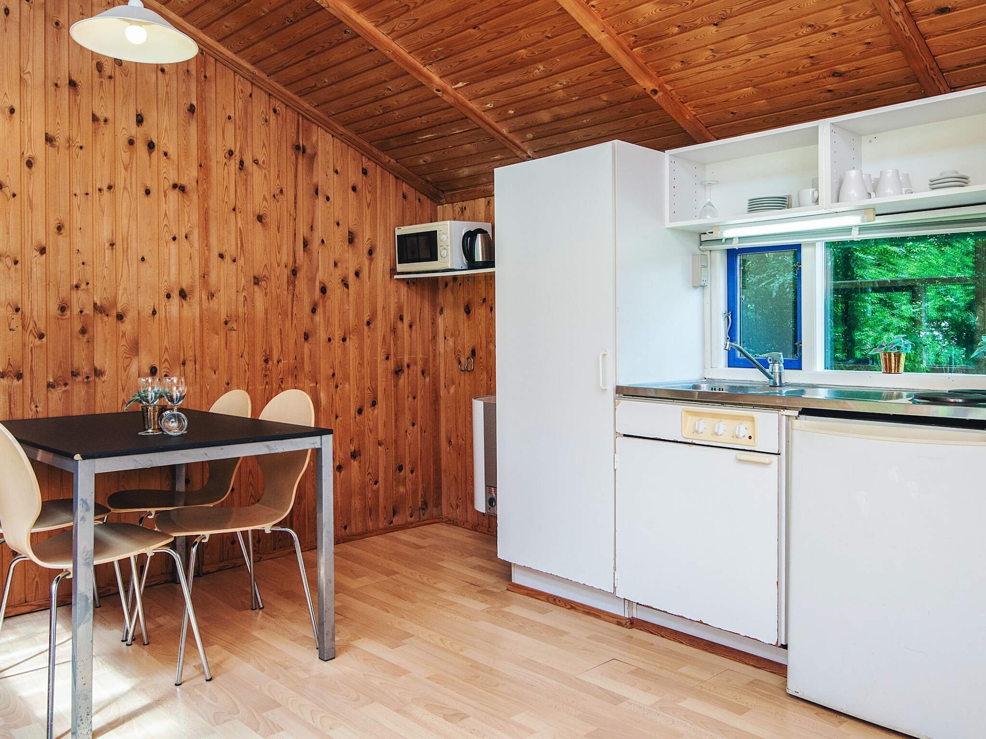 Knusse 4-persoons houten hut op Hampen Camping – Natuur en ontspanning bij het meer - foto 16