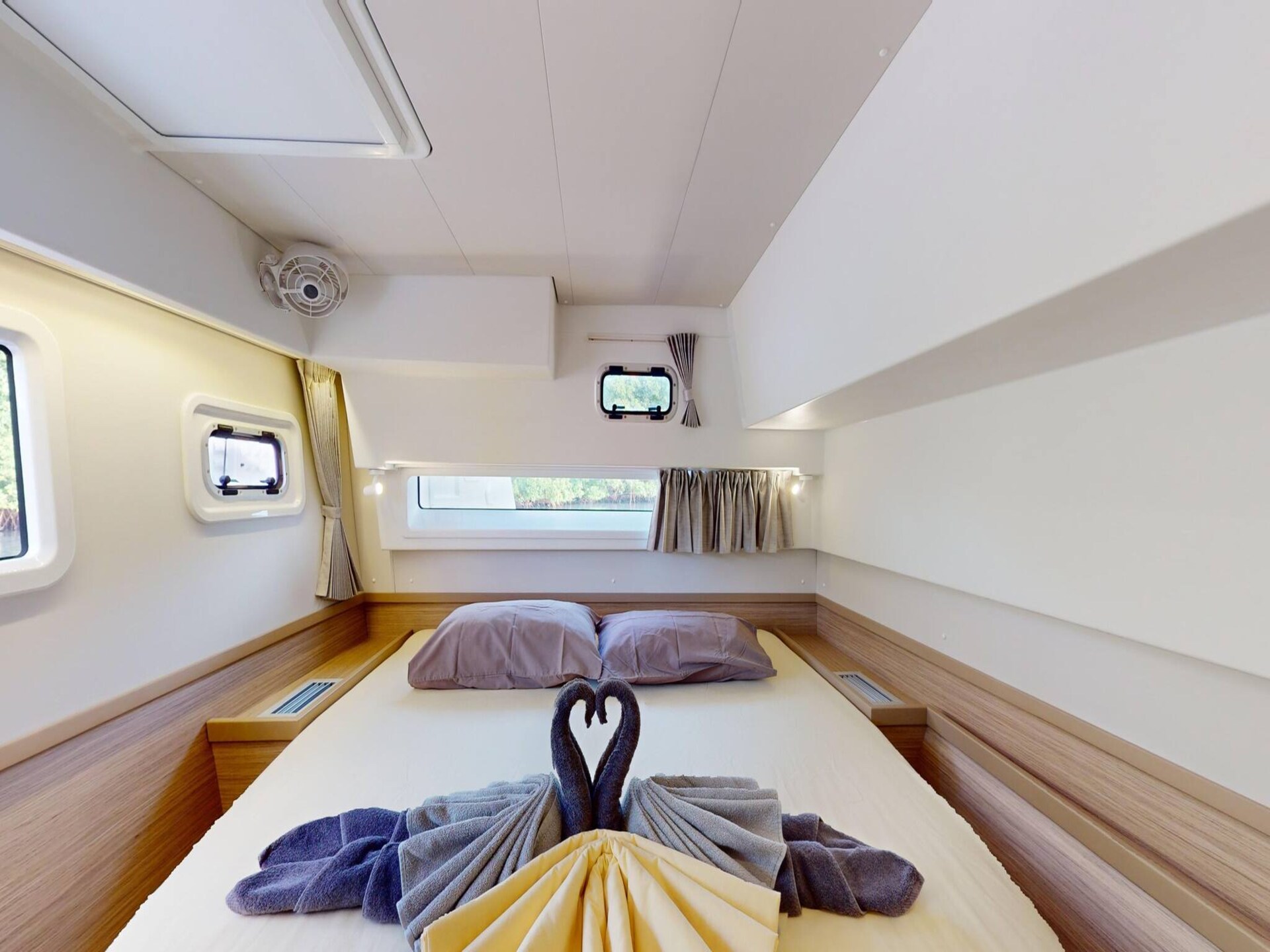 Luxe Catamaran met Skipper & Kok in San Bartolomé, 4 hutten - foto 11