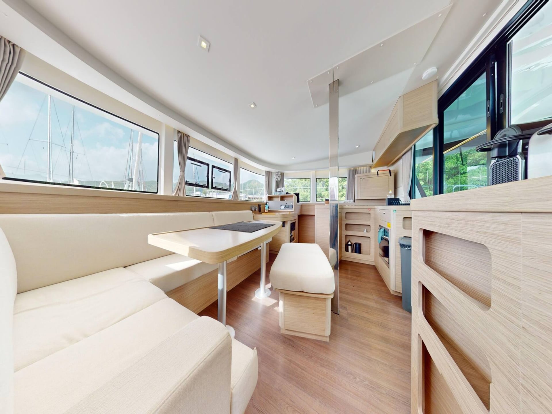 Luxe Catamaran met Skipper & Kok in San Bartolomé, 4 hutten - foto 2
