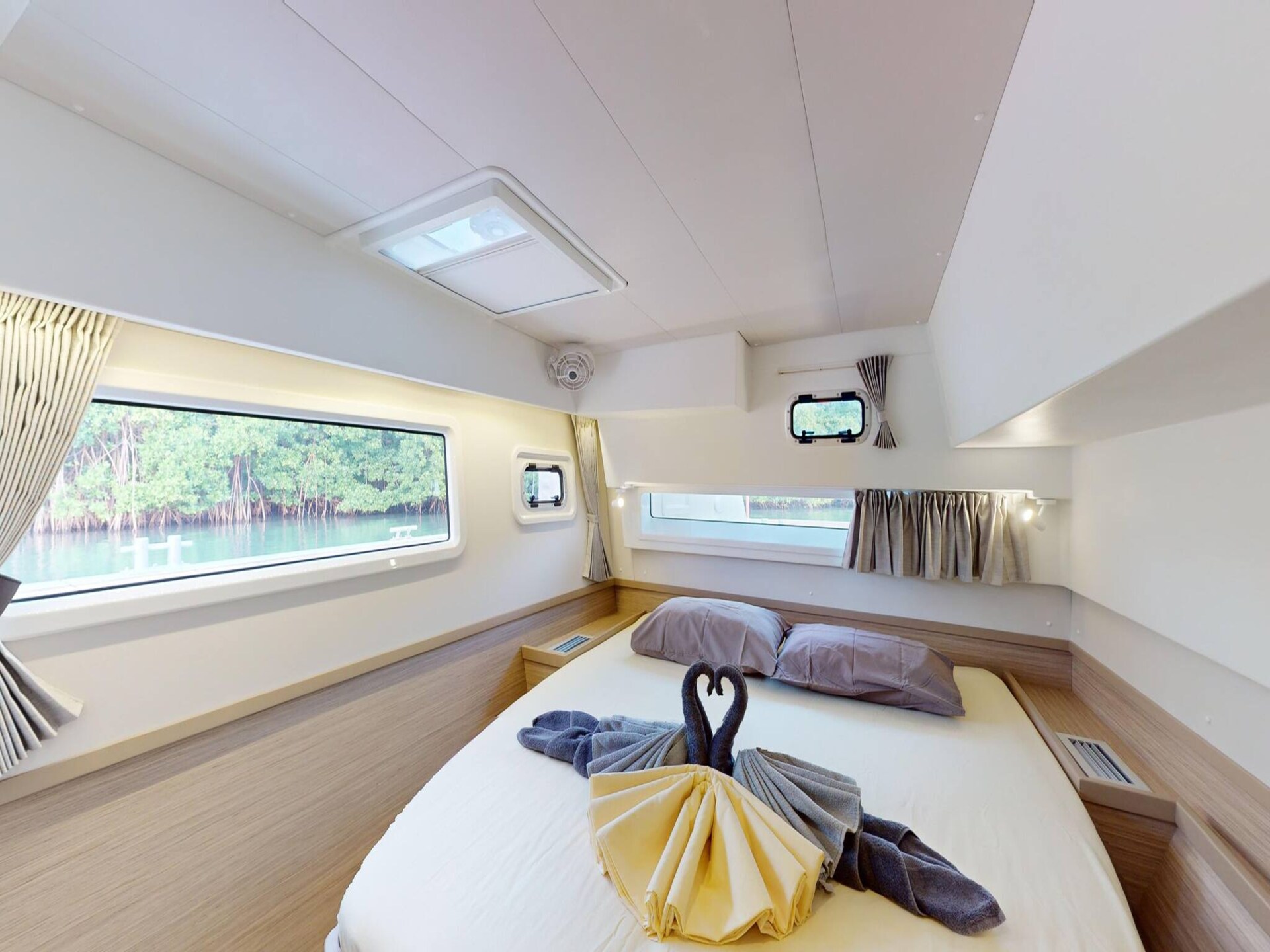 Luxe Catamaran met Skipper & Kok in San Bartolomé, 4 hutten - foto 12