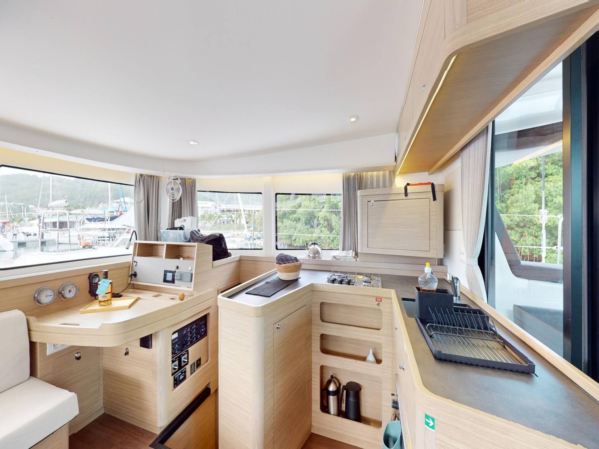 Luxe Catamaran met Skipper & Kok in San Bartolomé, 4 hutten - foto 5