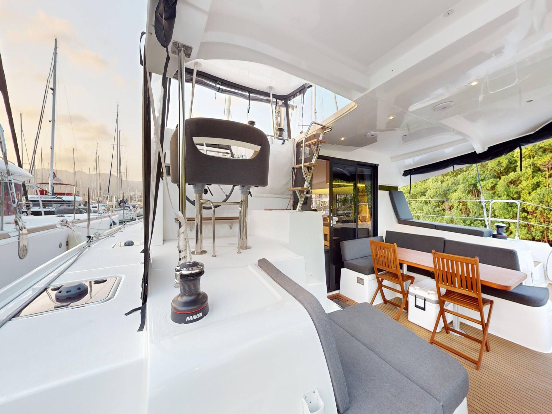 Luxe Catamaran met Skipper & Kok in San Bartolomé, 4 hutten - foto 7