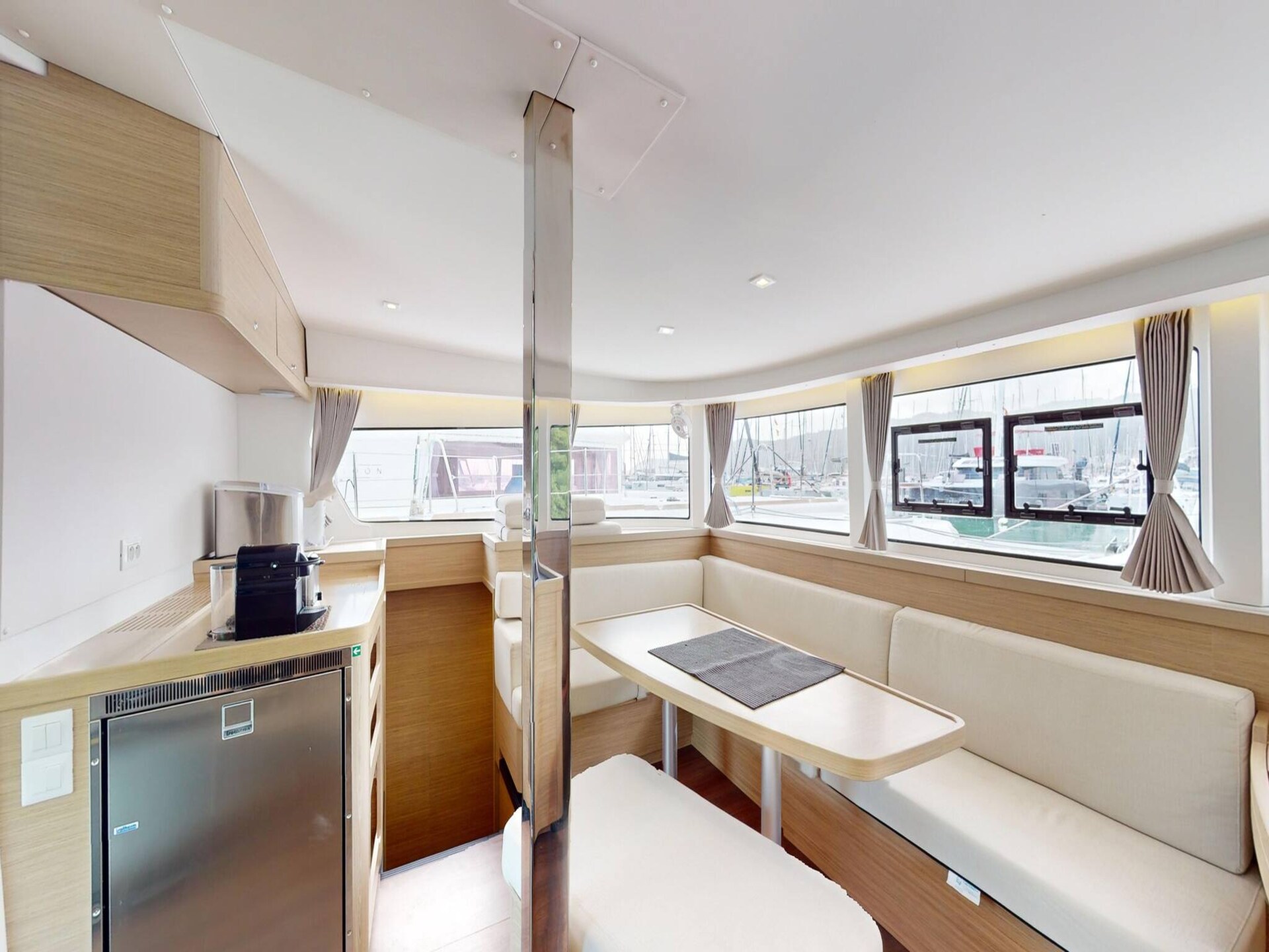 Luxe Catamaran met Skipper & Kok in San Bartolomé, 4 hutten - foto 10