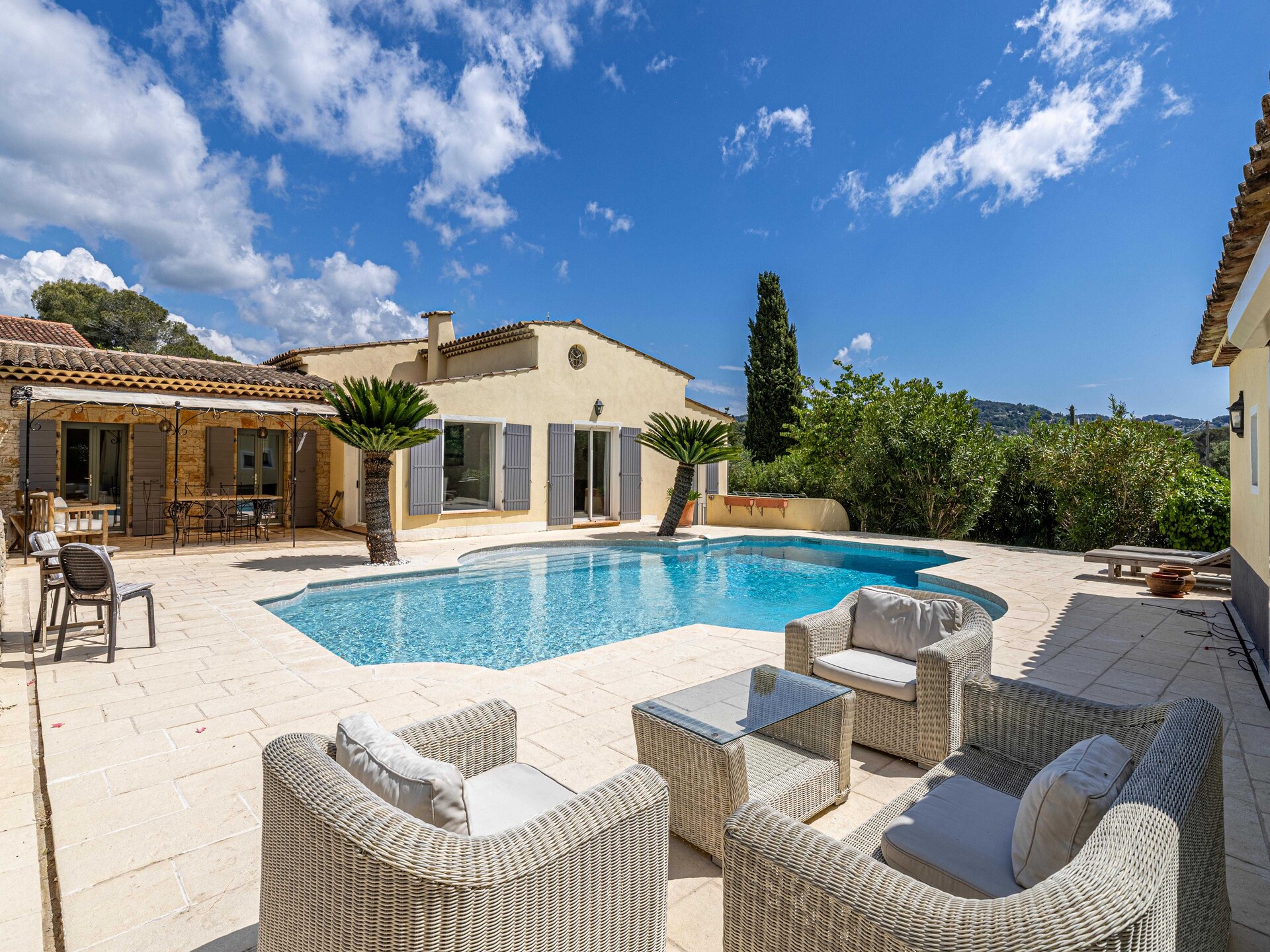 Ruime villa voor 12 personen met bijgebouw nabij Cannes en Mougins - foto 1