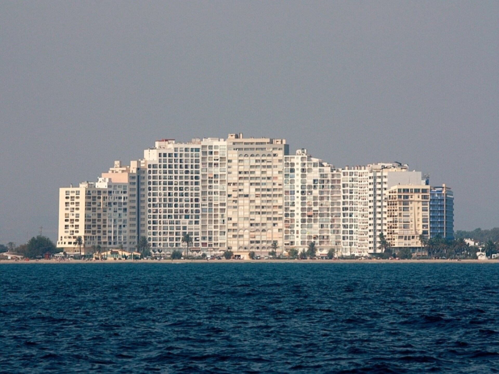 Sfeervol appartement aan de golfbaan, 50 meter van het strand in Empuriabrava - foto 24