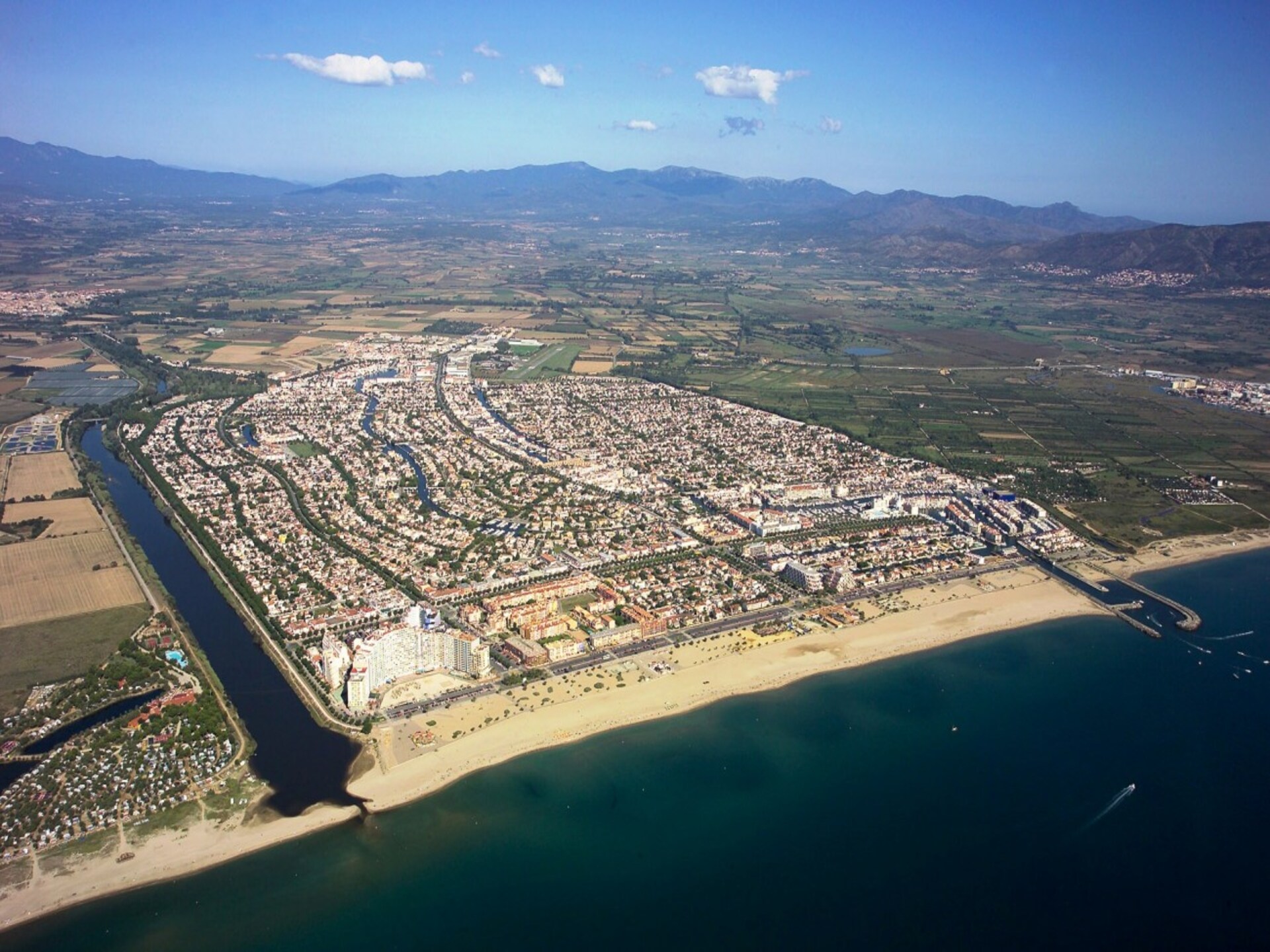 Sfeervol appartement aan de golfbaan, 50 meter van het strand in Empuriabrava - foto 16