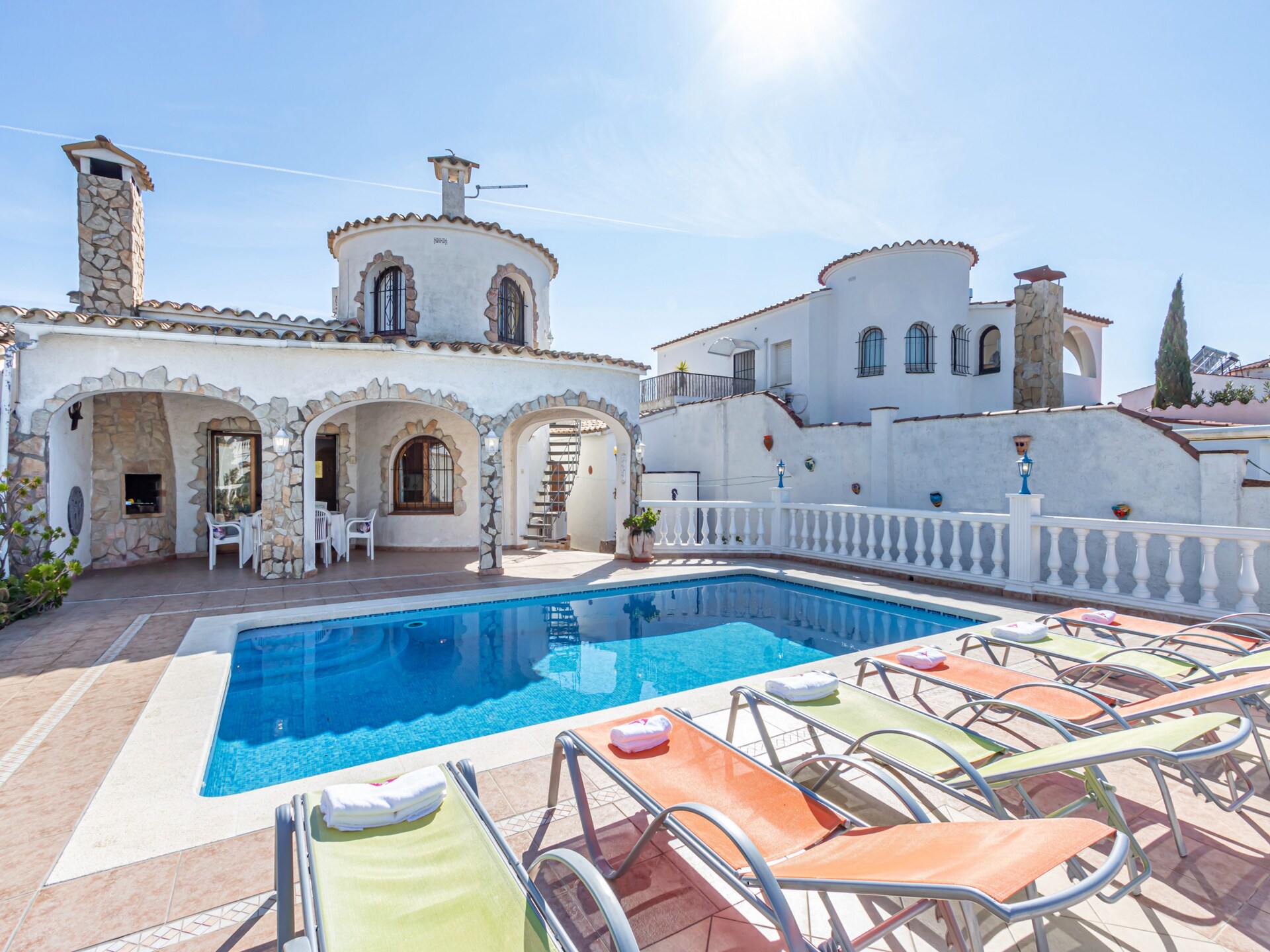 Stijlvolle villa aan de golfbaan in Empuriabrava, 2 km van strand - foto 21