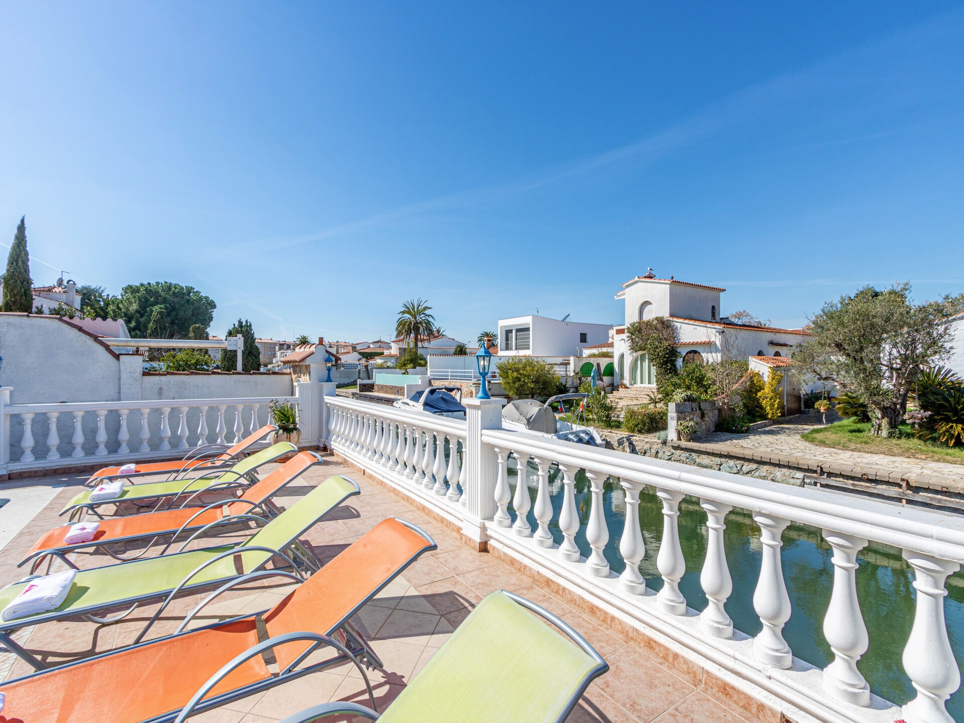 Stijlvolle villa aan de golfbaan in Empuriabrava, 2 km van strand - foto 26