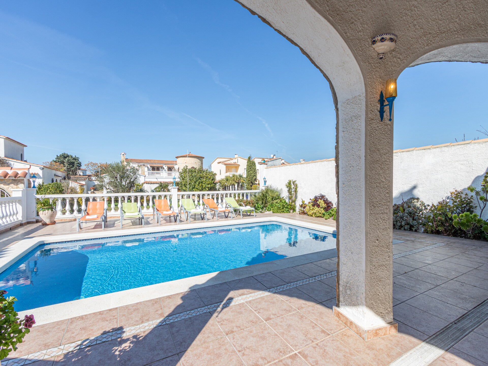 Stijlvolle villa aan de golfbaan in Empuriabrava, 2 km van strand - foto 33
