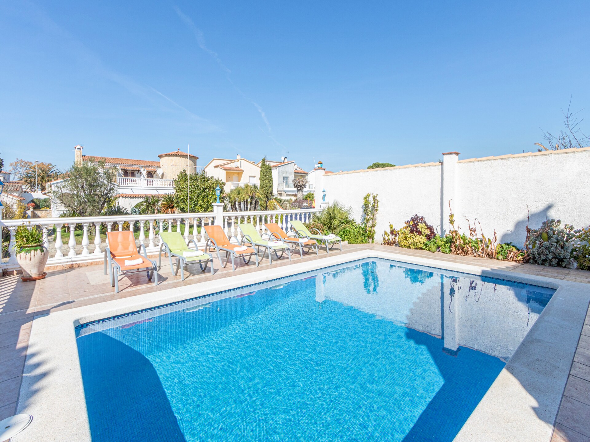 Stijlvolle villa aan de golfbaan in Empuriabrava, 2 km van strand - foto 29