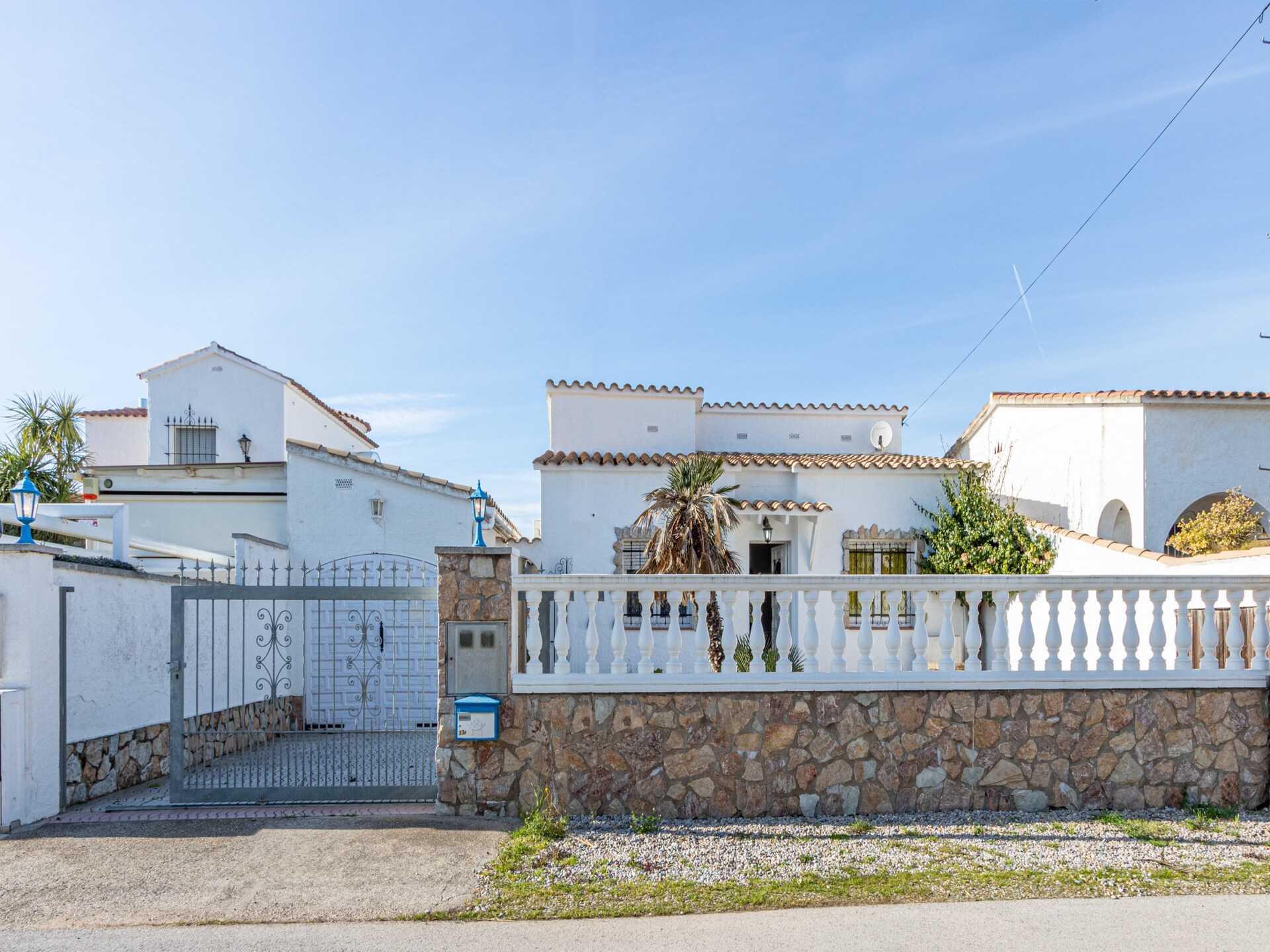 Stijlvolle villa aan de golfbaan in Empuriabrava, 2 km van strand - foto 25