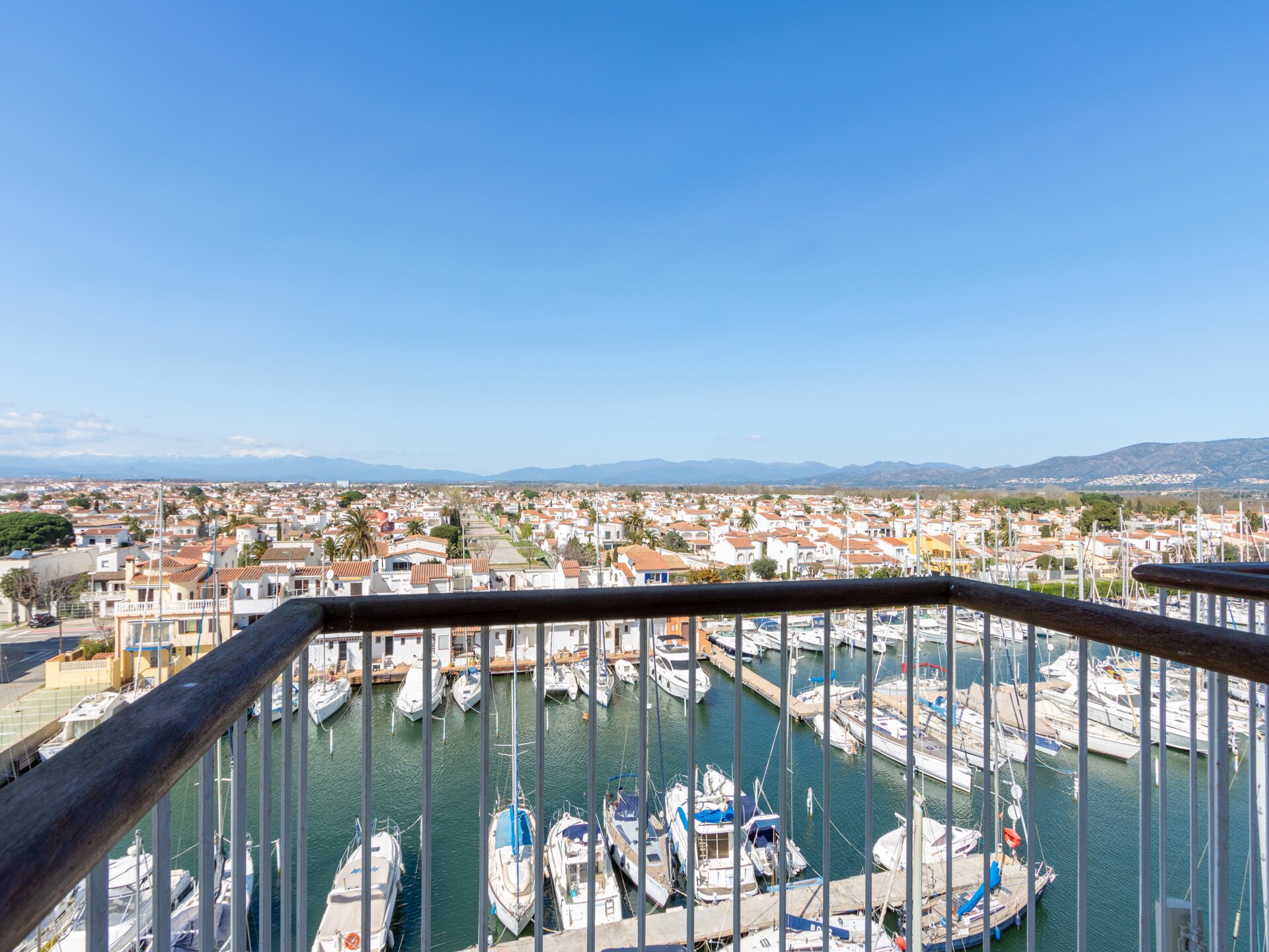 Op 1,0 km van het strand: Modern appartement in Empuriabrava - foto 19