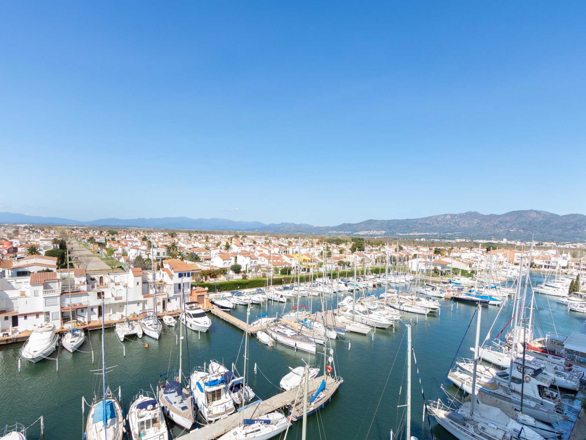 Op 1,0 km van het strand: Modern appartement in Empuriabrava - foto 30