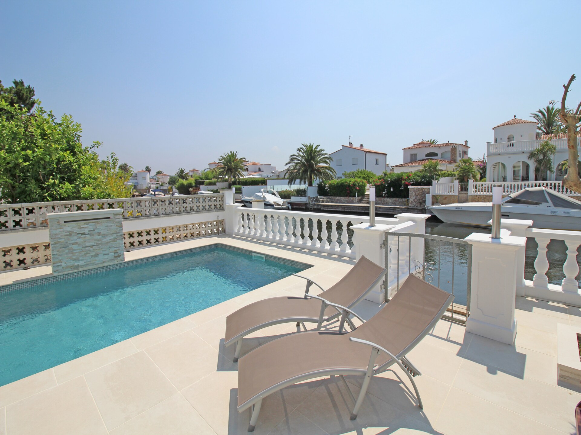Moderne villa aan de golfbaan in Empuriabrava – 6 personen - foto 27