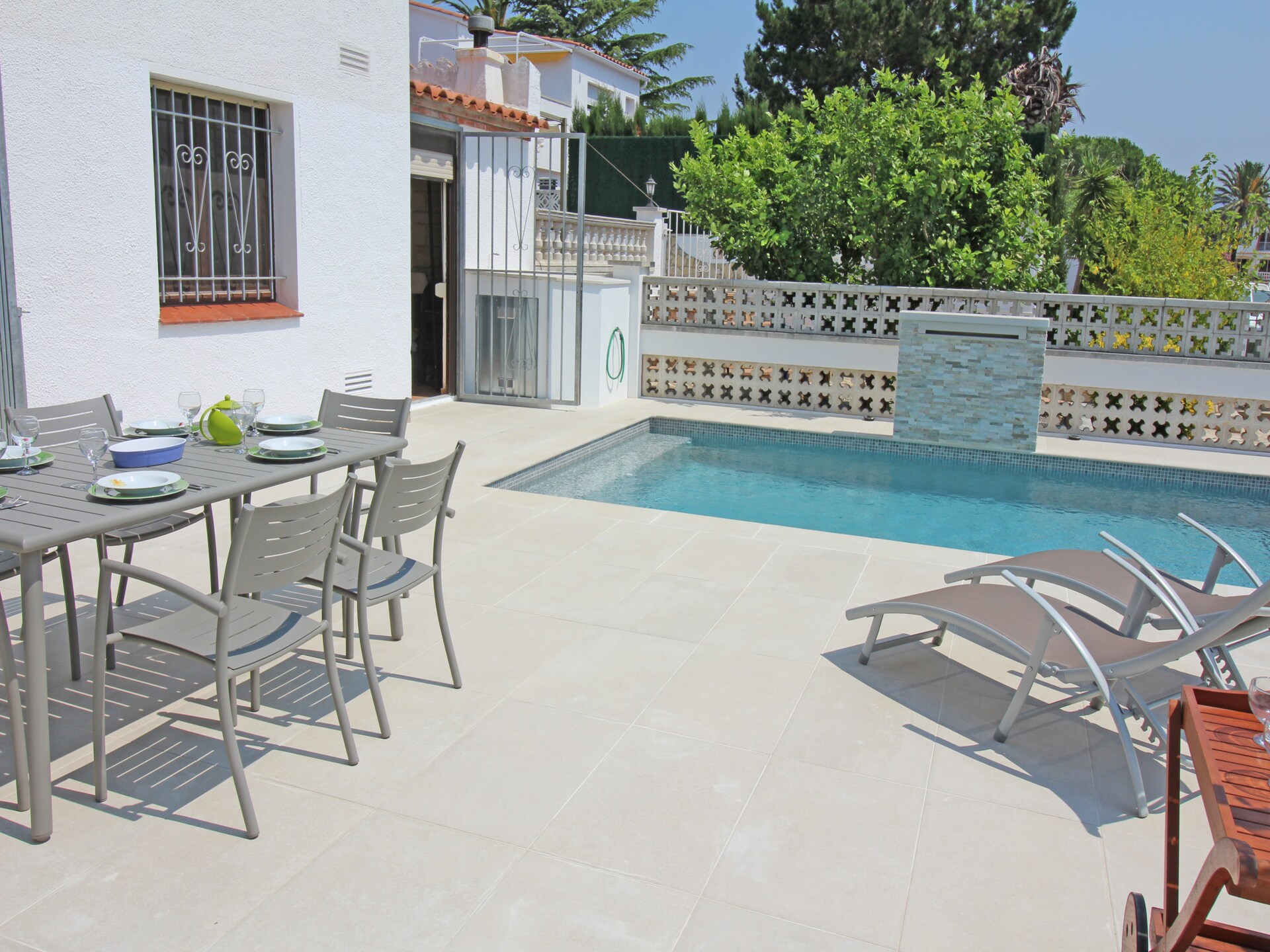 Moderne villa aan de golfbaan in Empuriabrava – 6 personen - foto 34