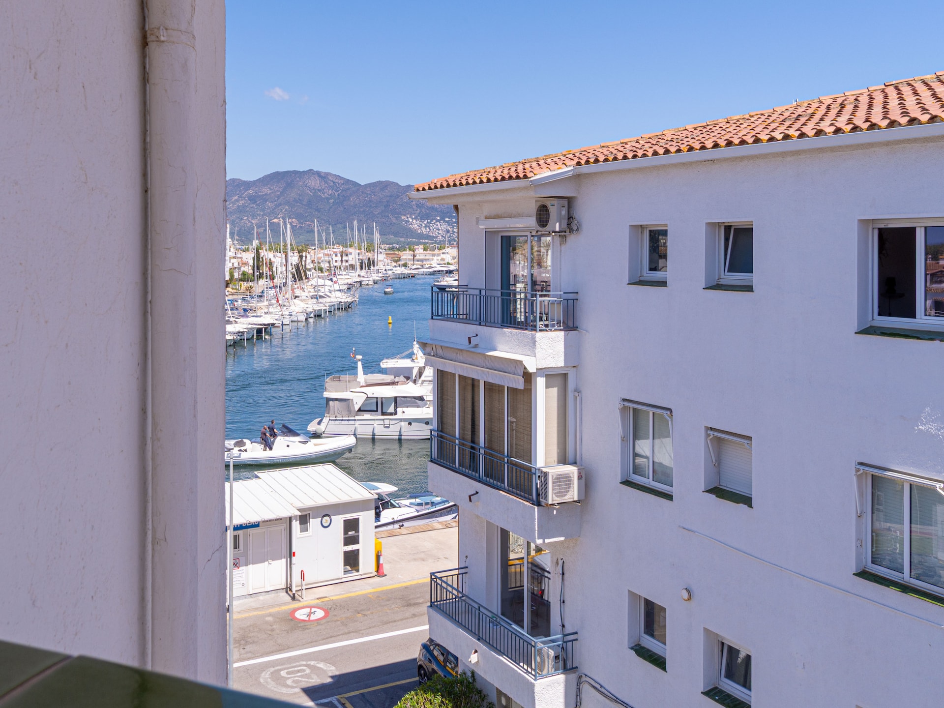 Op 450 m van het strand: appartement met privézwembad in Empuriabrava - foto 17