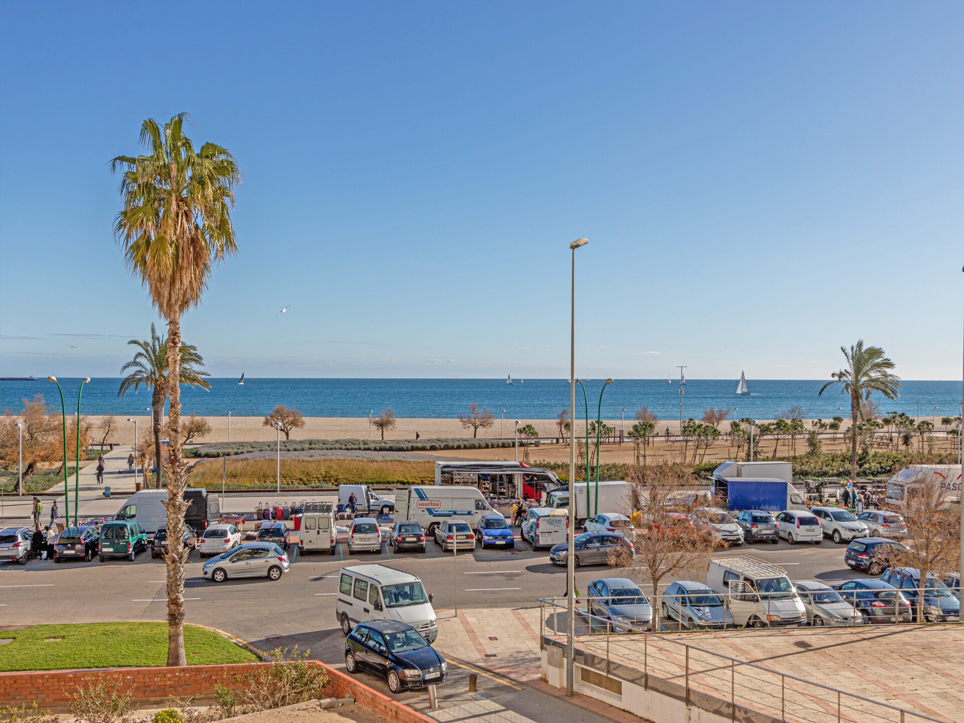 Stijlvol appartement aan de golfbaan in Empuriabrava, strand op 100m - foto 32