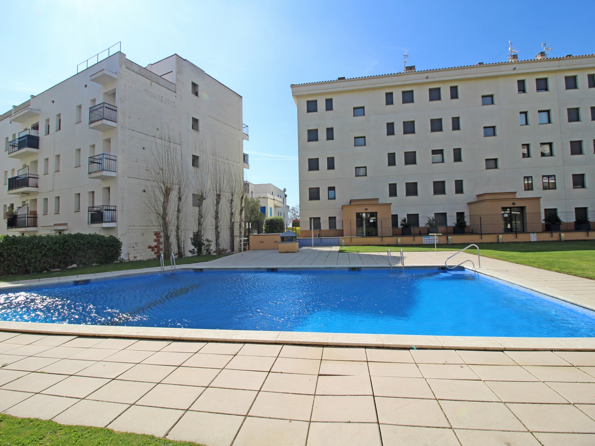 Licht appartement in Roses, 150m van strand met zwembad & parkeerplaats - foto 6