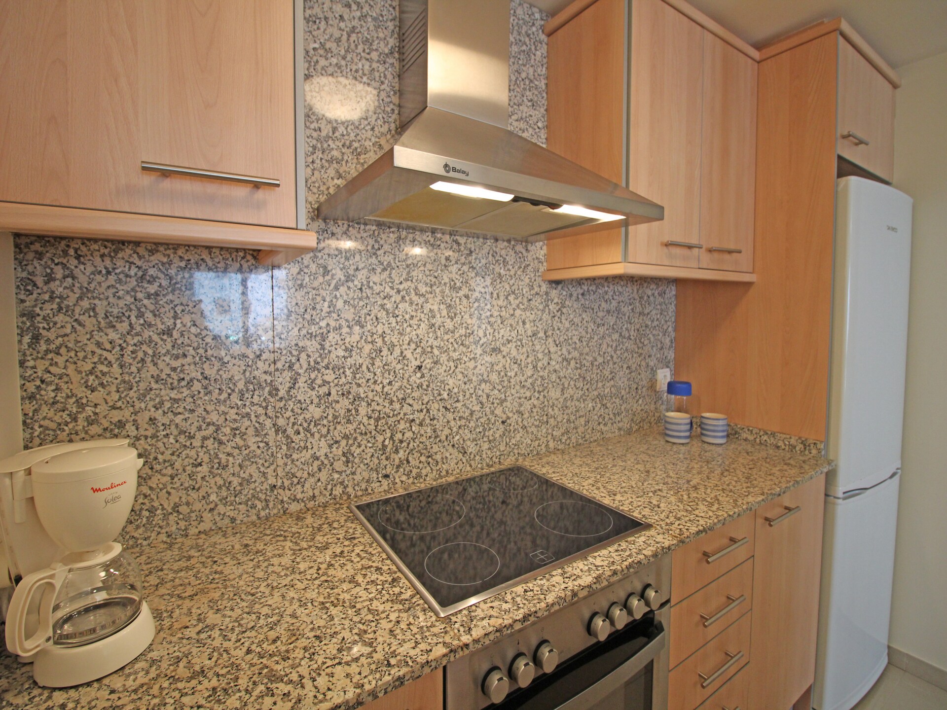Licht appartement in Roses, 150m van strand met zwembad & parkeerplaats - foto 12