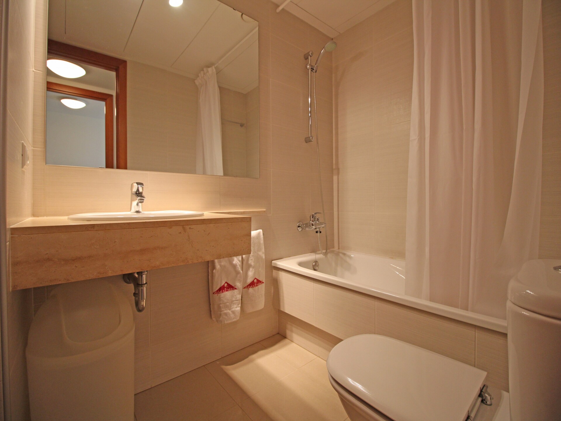 Licht appartement in Roses, 150m van strand met zwembad & parkeerplaats - foto 18