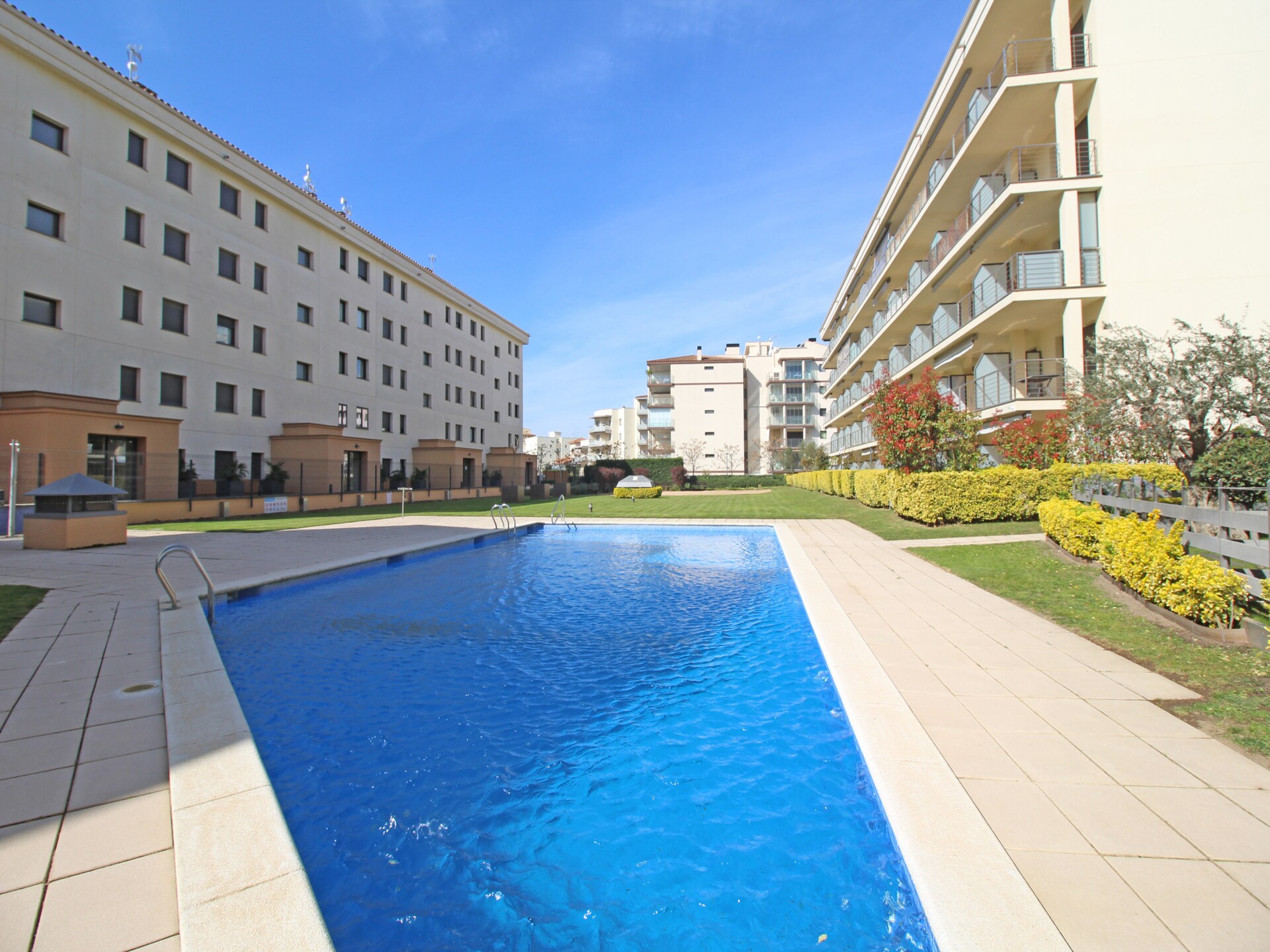 Licht appartement in Roses, 150m van strand met zwembad & parkeerplaats - foto 7