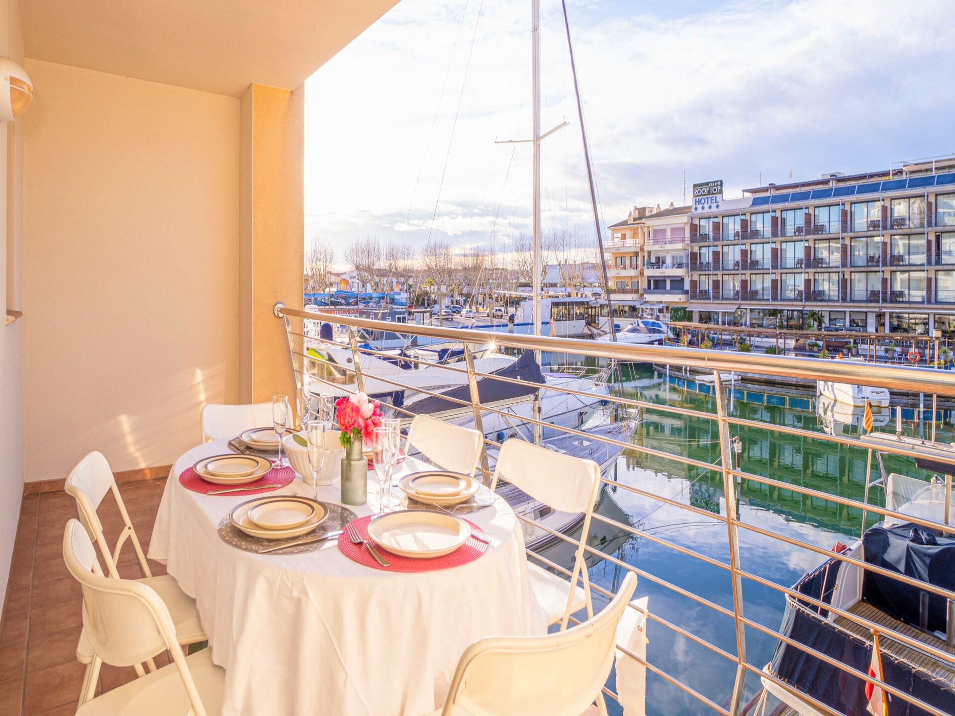 Licht appartement aan het kanaal in Empuriabrava, strand op 200 meter - foto 34