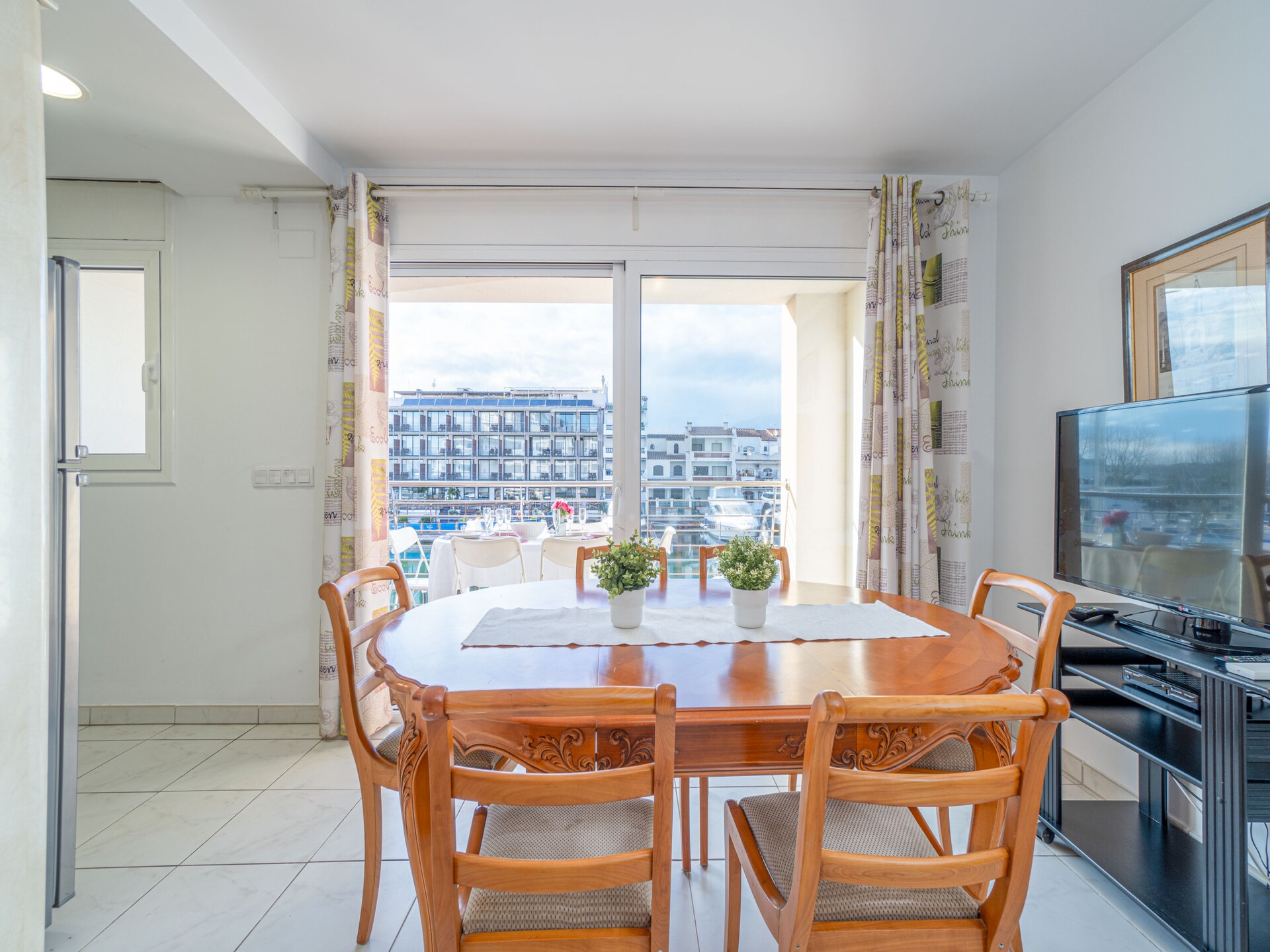 Licht appartement aan het kanaal in Empuriabrava, strand op 200 meter - foto 8