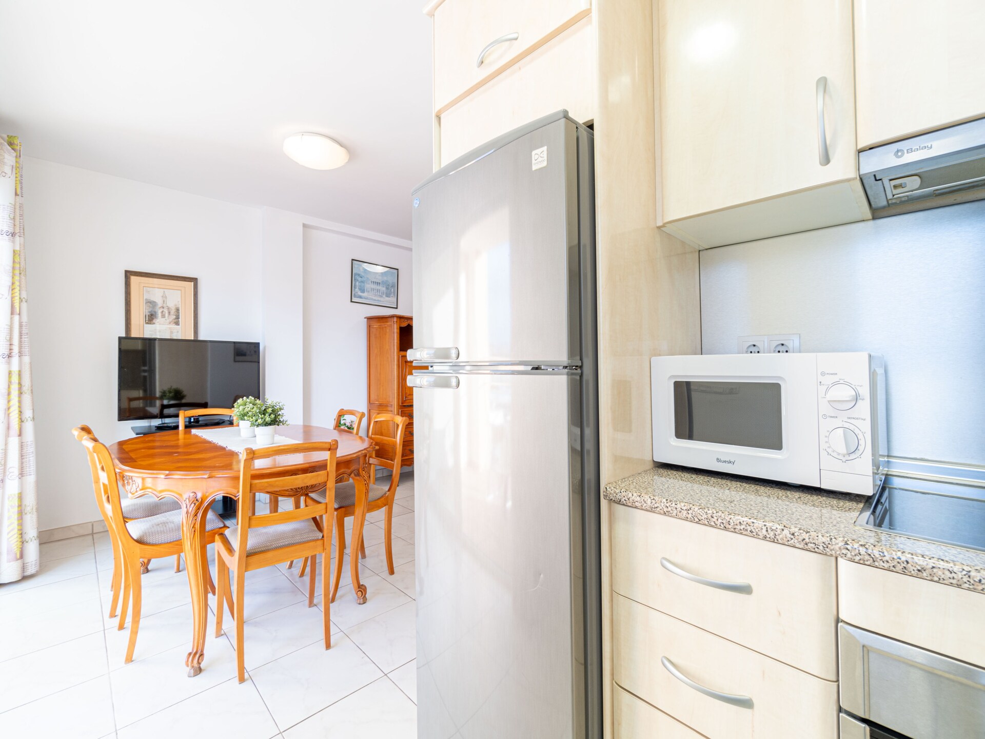 Licht appartement aan het kanaal in Empuriabrava, strand op 200 meter - foto 10