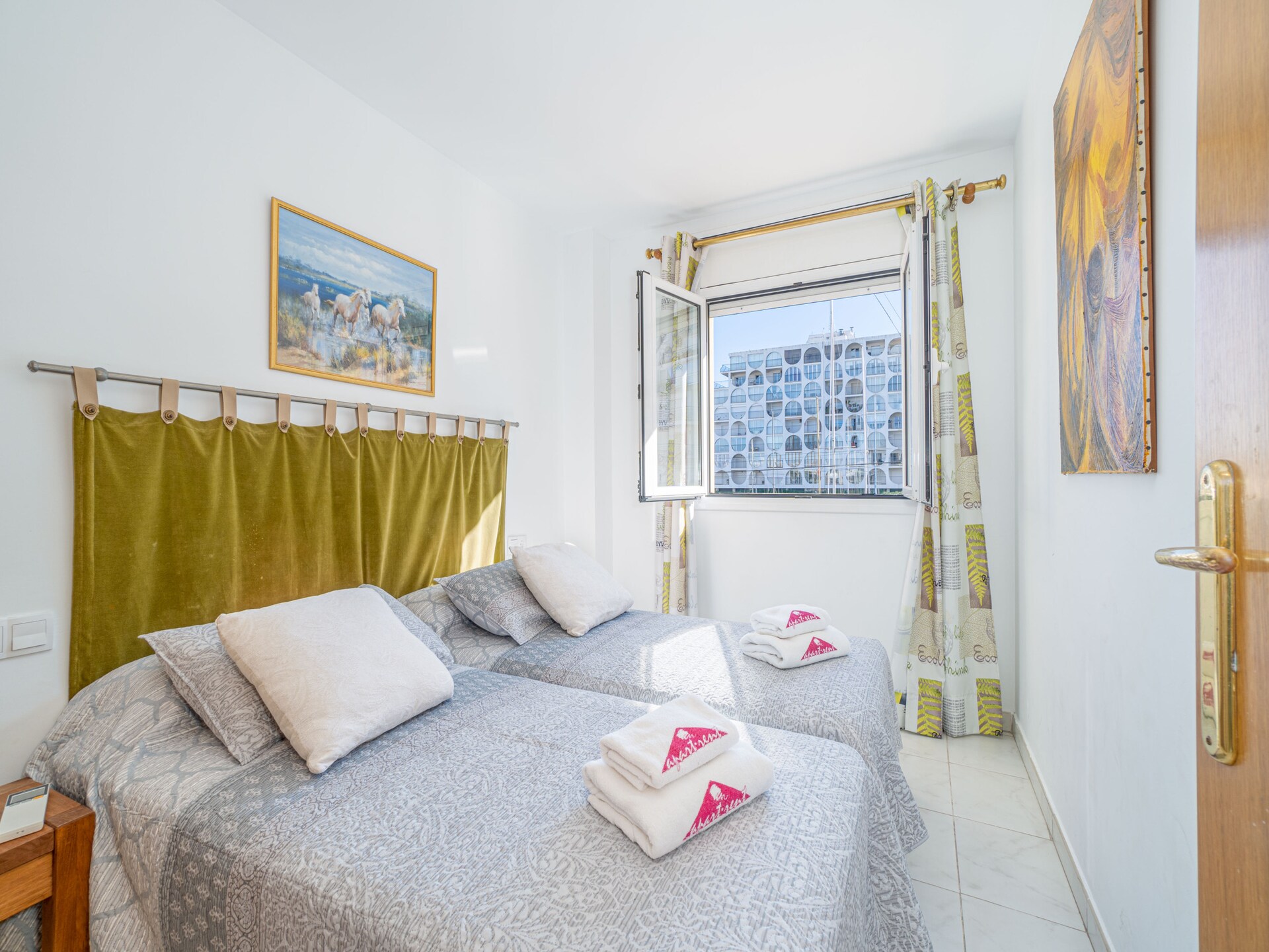 Licht appartement aan het kanaal in Empuriabrava, strand op 200 meter - foto 4