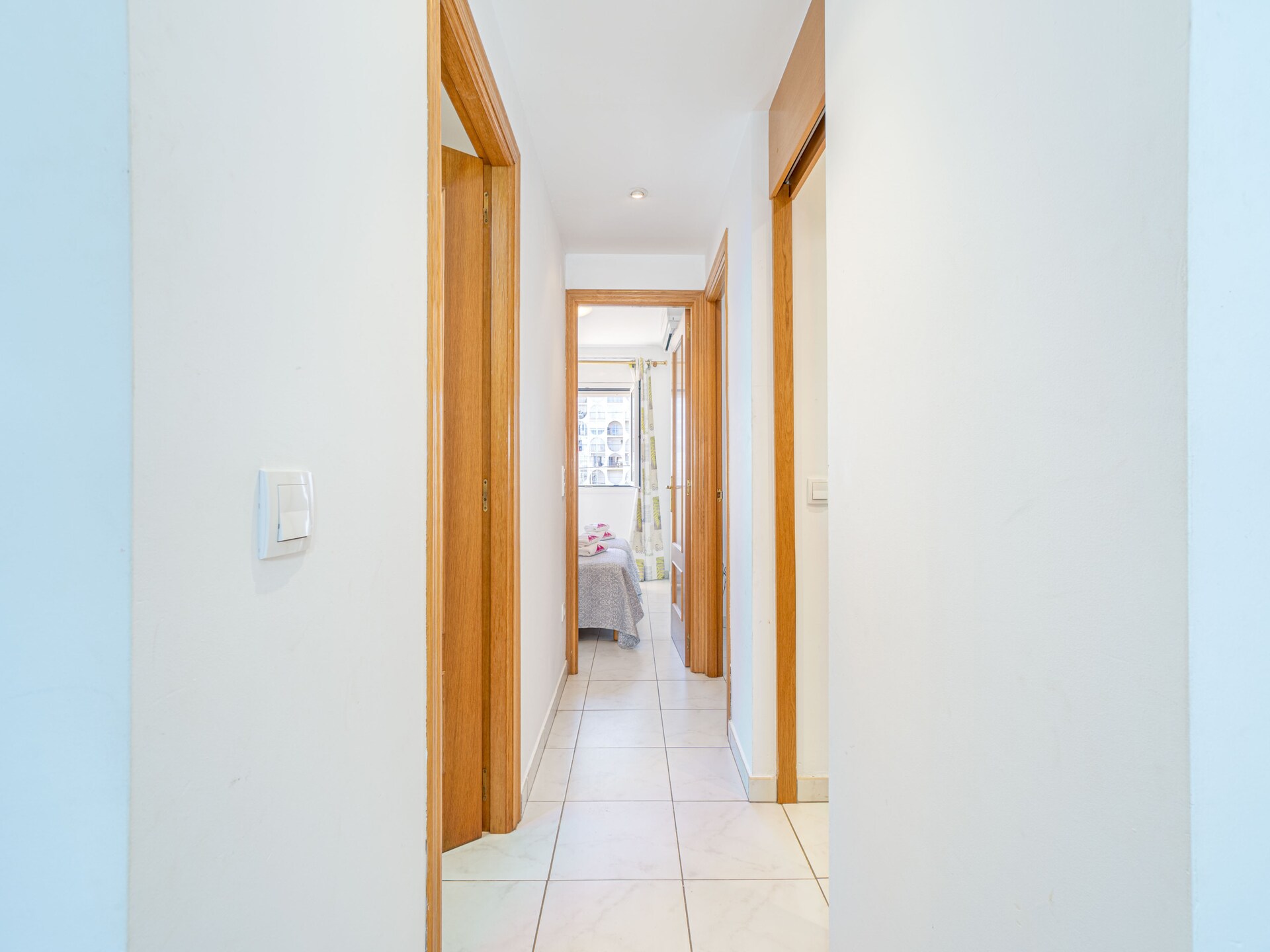 Licht appartement aan het kanaal in Empuriabrava, strand op 200 meter - foto 12