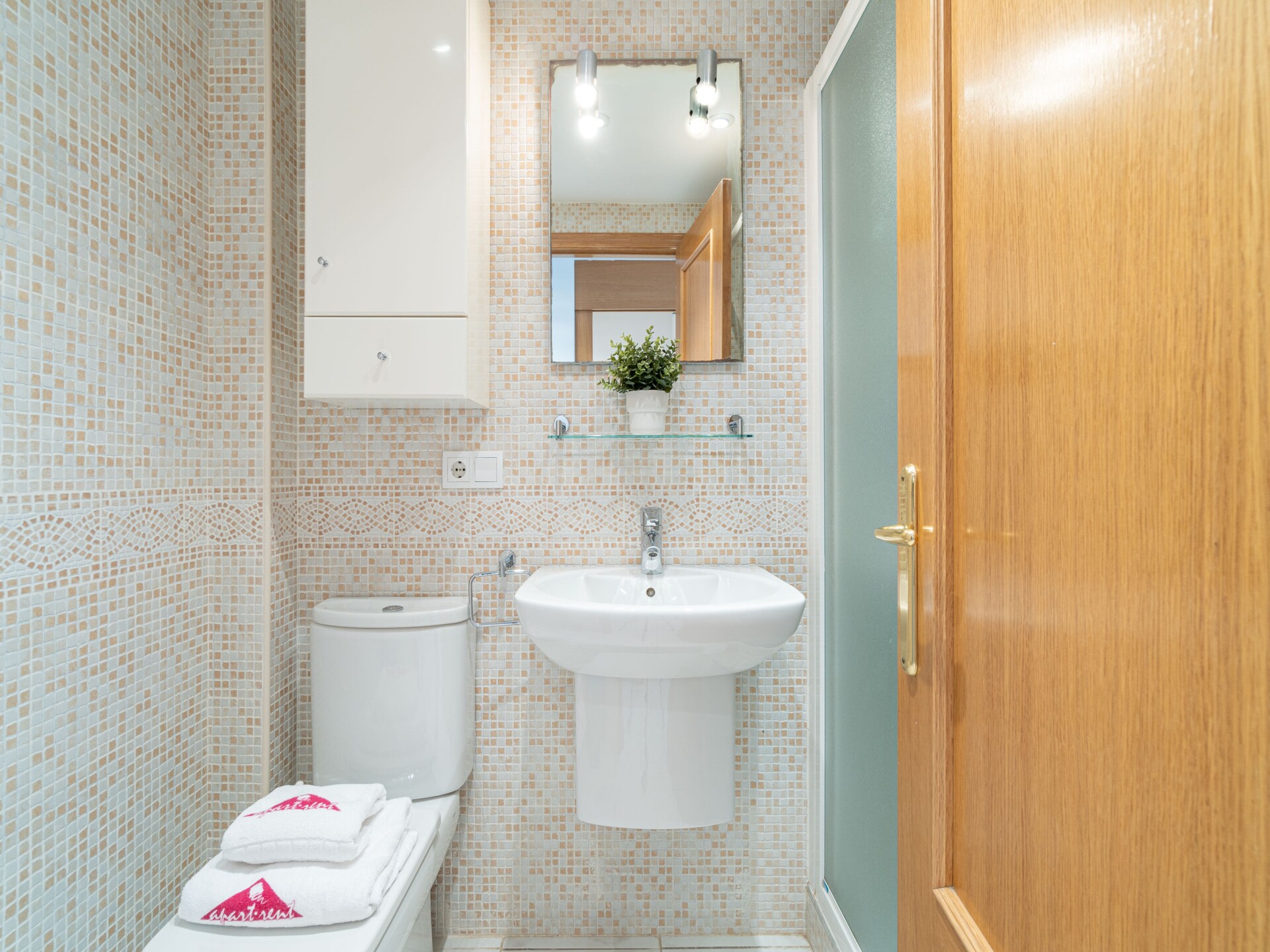 Licht appartement aan het kanaal in Empuriabrava, strand op 200 meter - foto 17