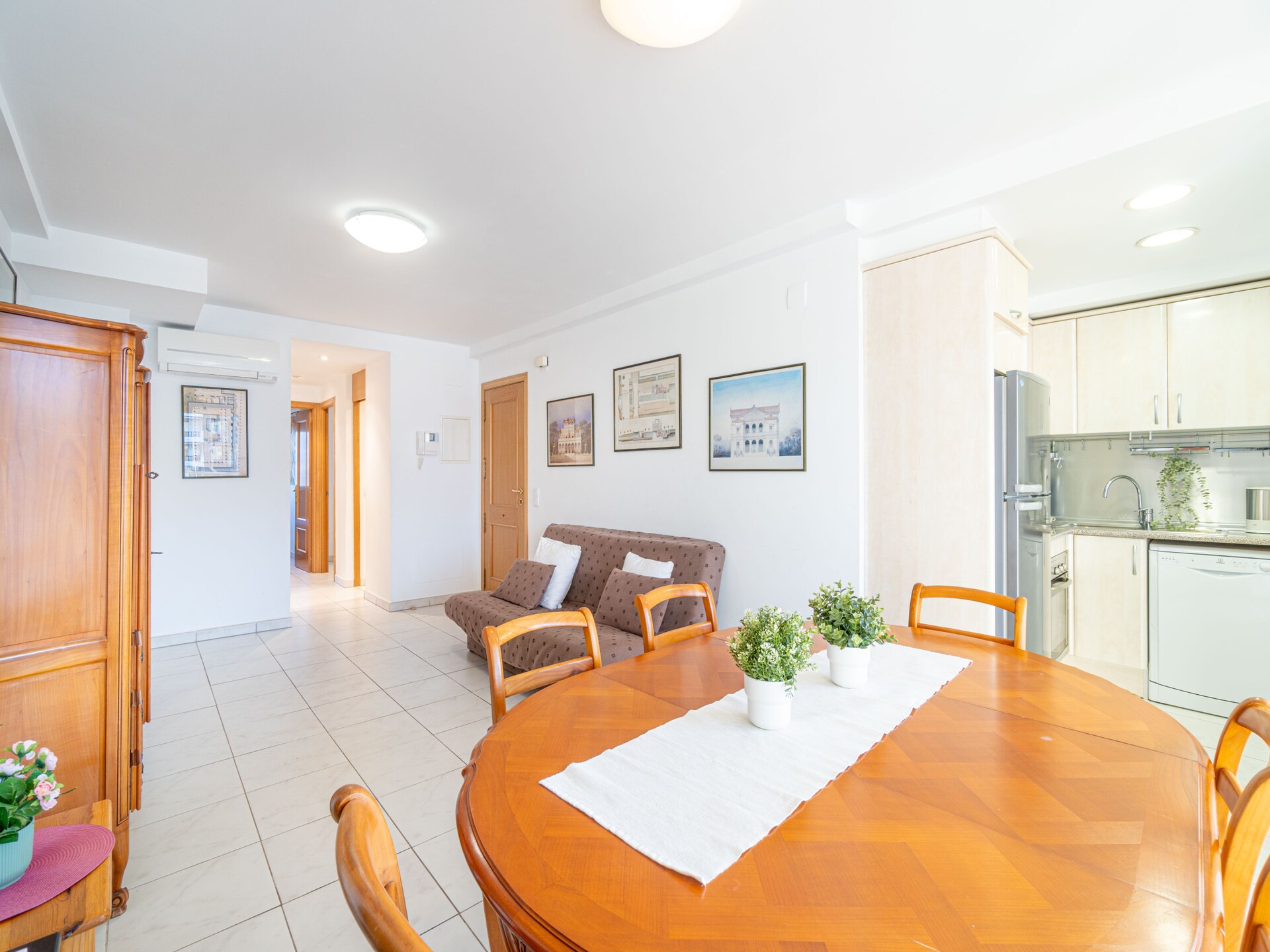 Licht appartement aan het kanaal in Empuriabrava, strand op 200 meter - foto 9