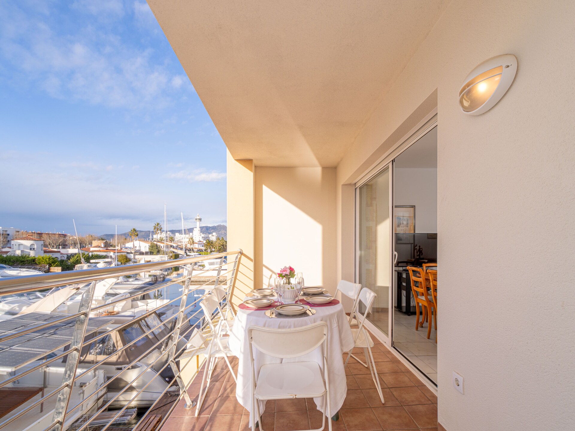 Licht appartement aan het kanaal in Empuriabrava, strand op 200 meter - foto 32