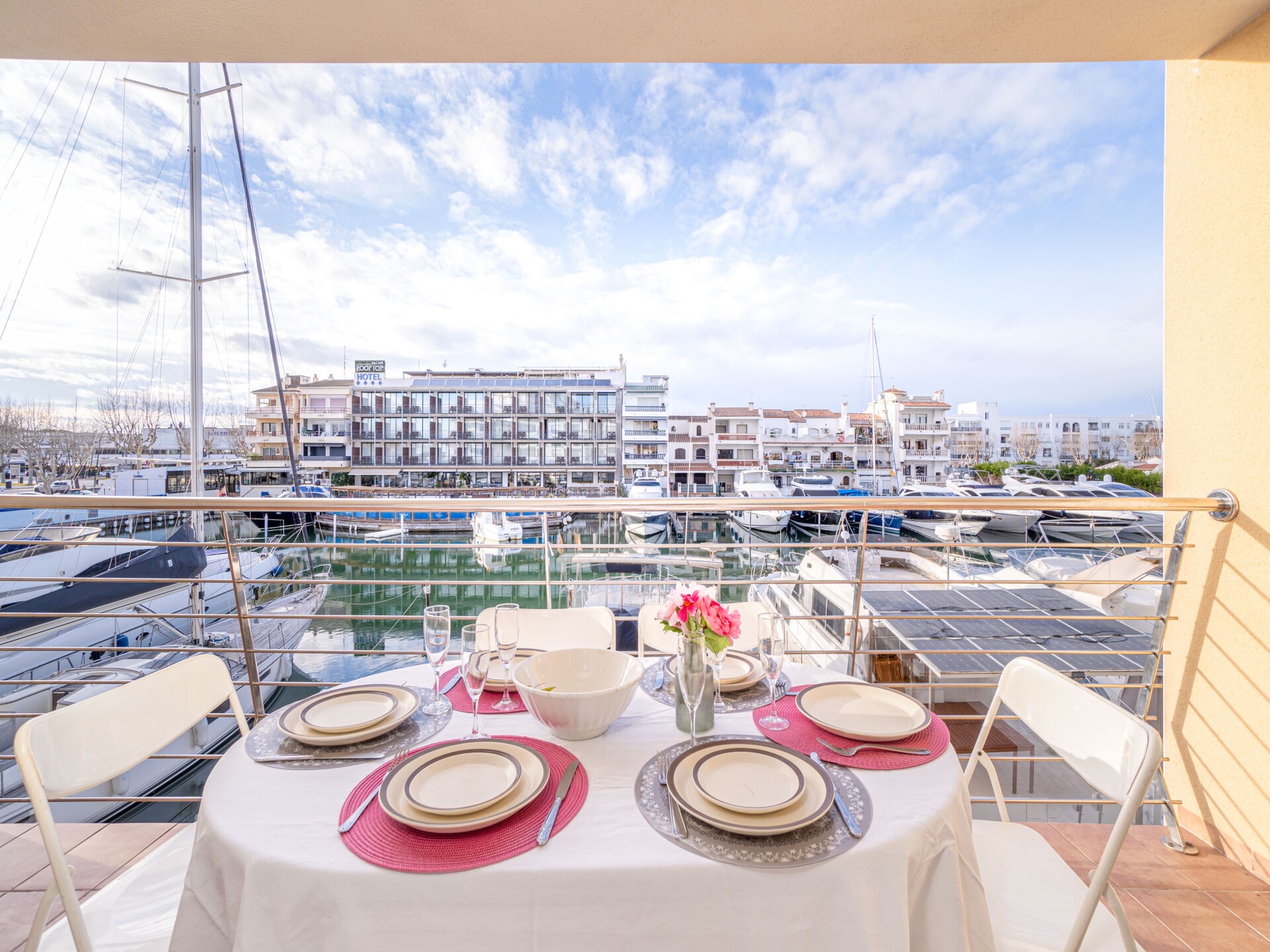 Licht appartement aan het kanaal in Empuriabrava, strand op 200 meter - foto 31