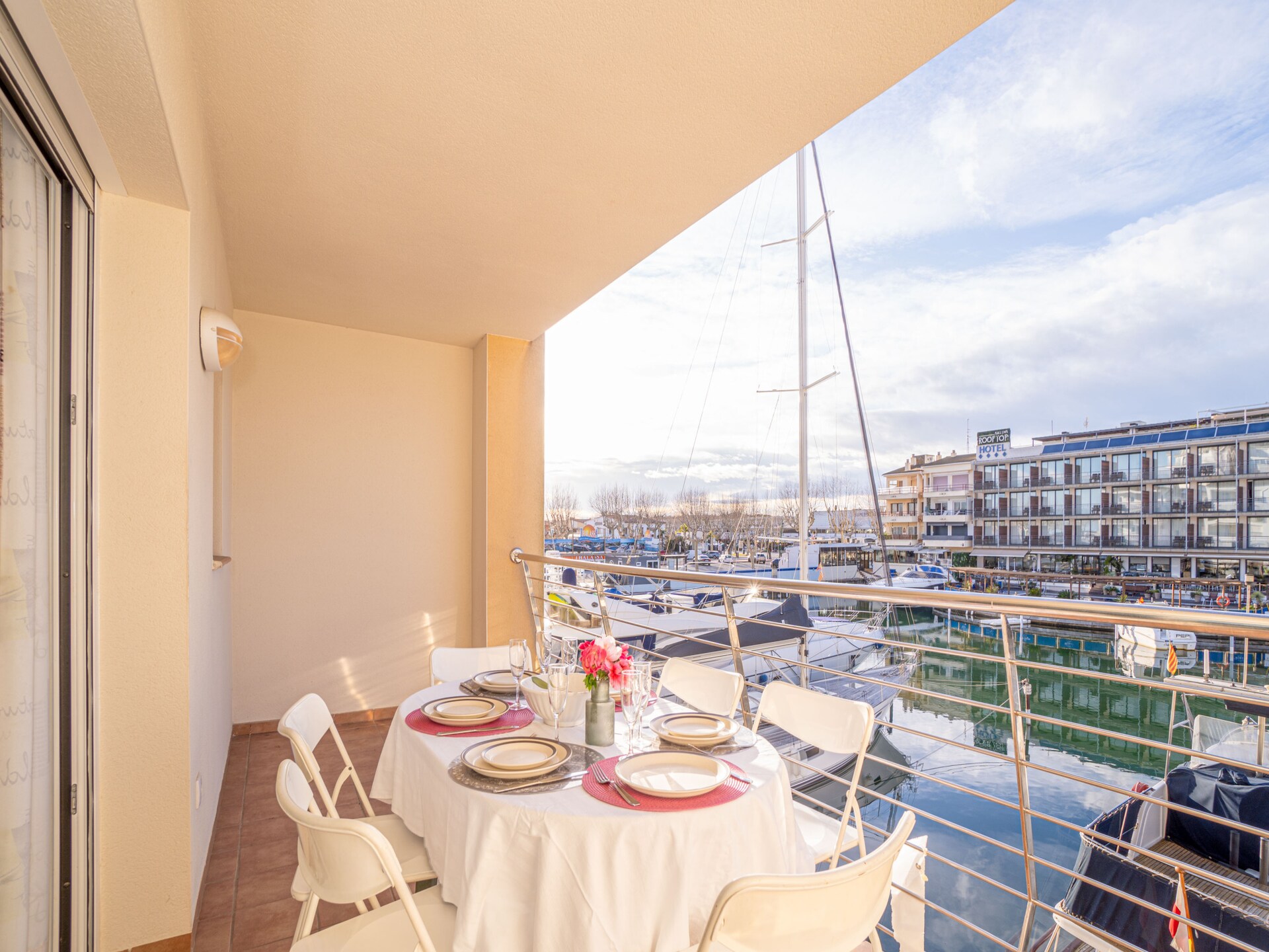 Licht appartement aan het kanaal in Empuriabrava, strand op 200 meter - foto 5